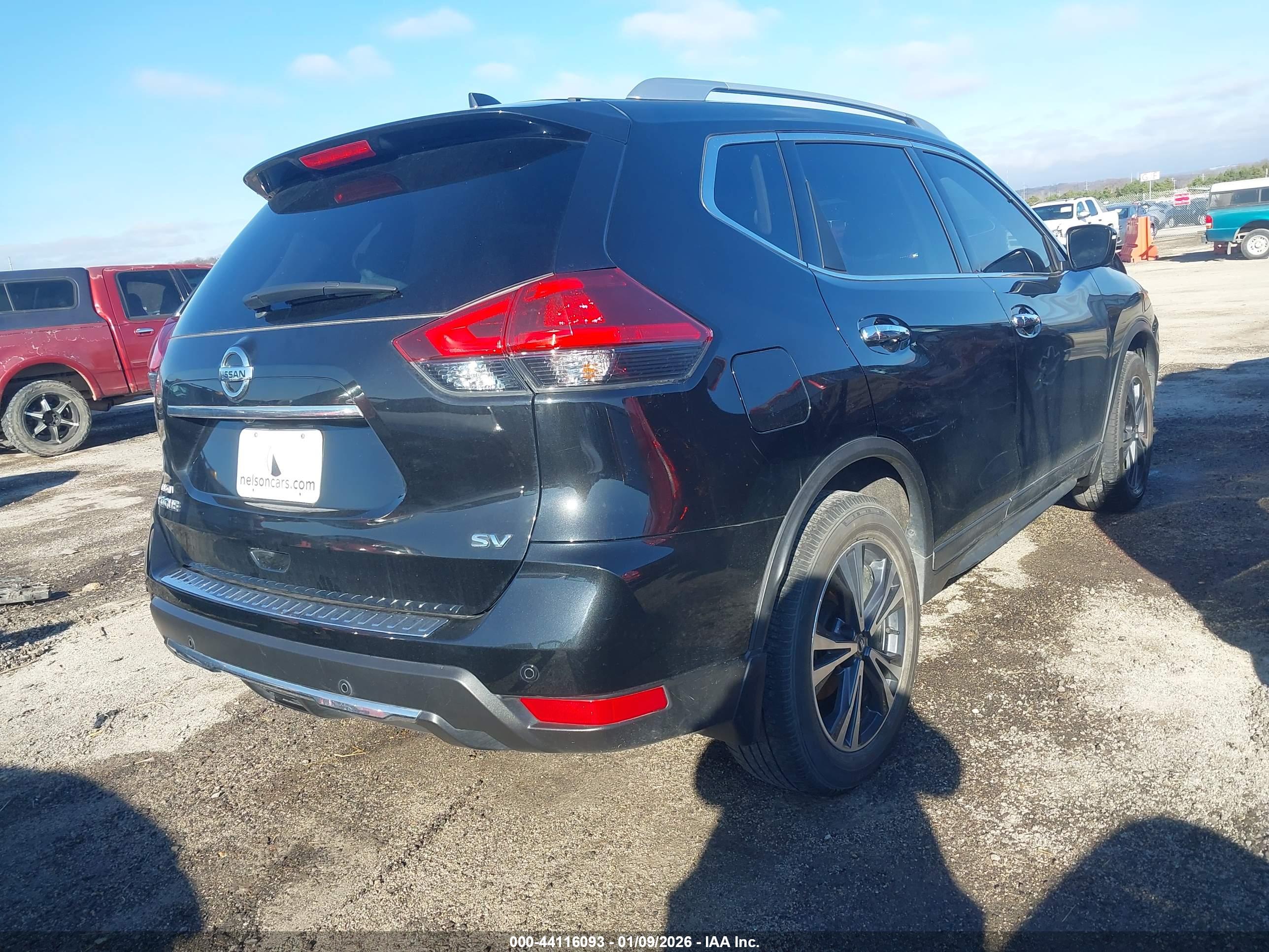 NISSAN ROGUE image 4