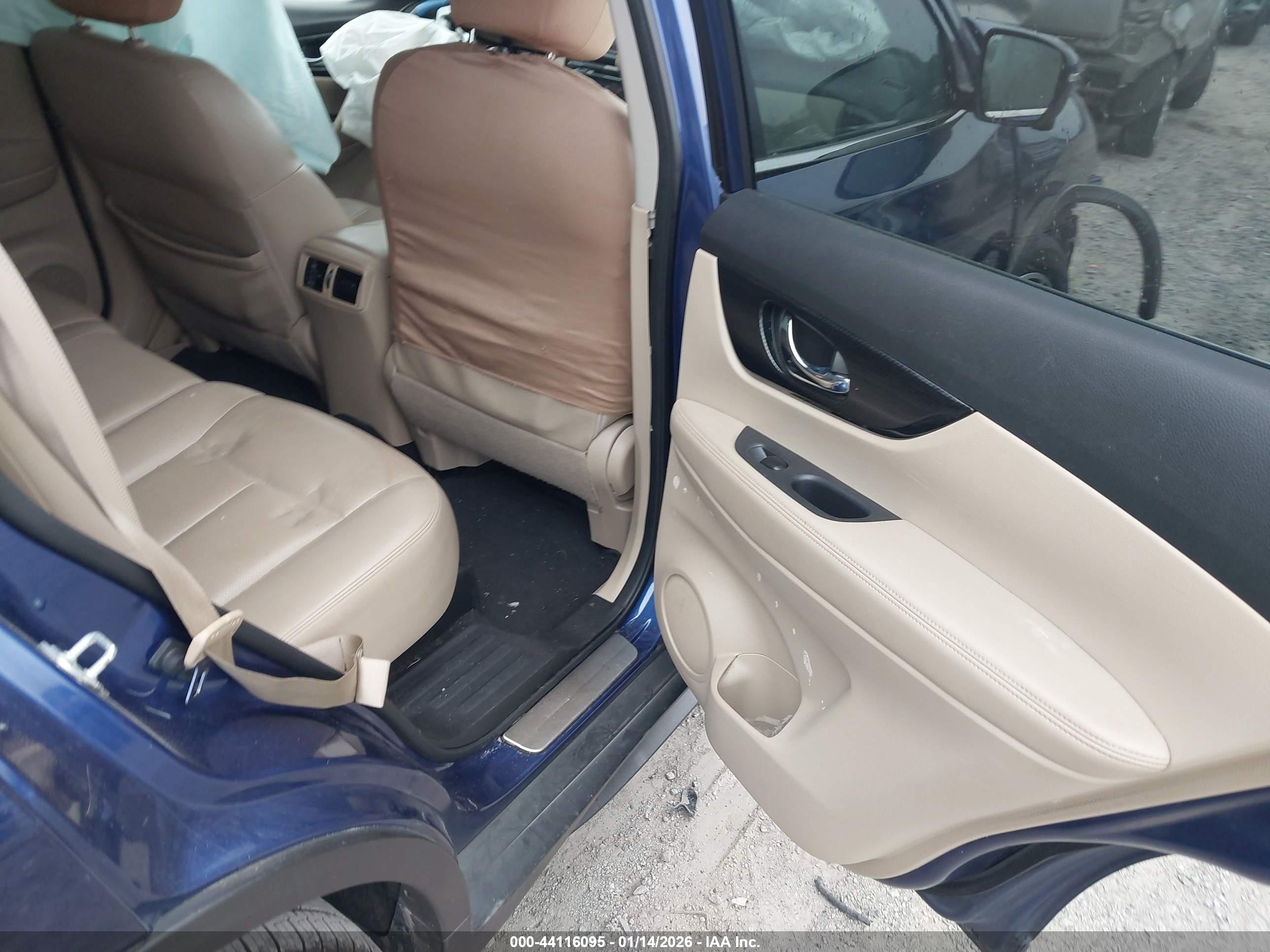 NISSAN ROGUE image 8