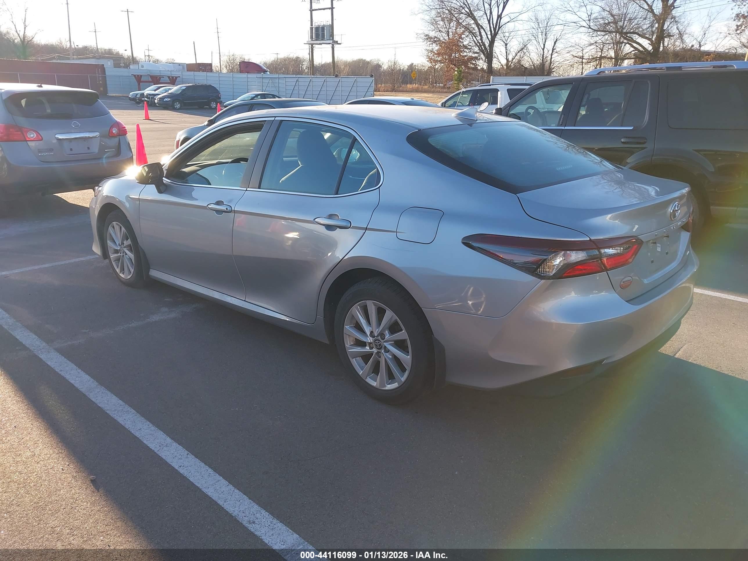 TOYOTA CAMRY image 3