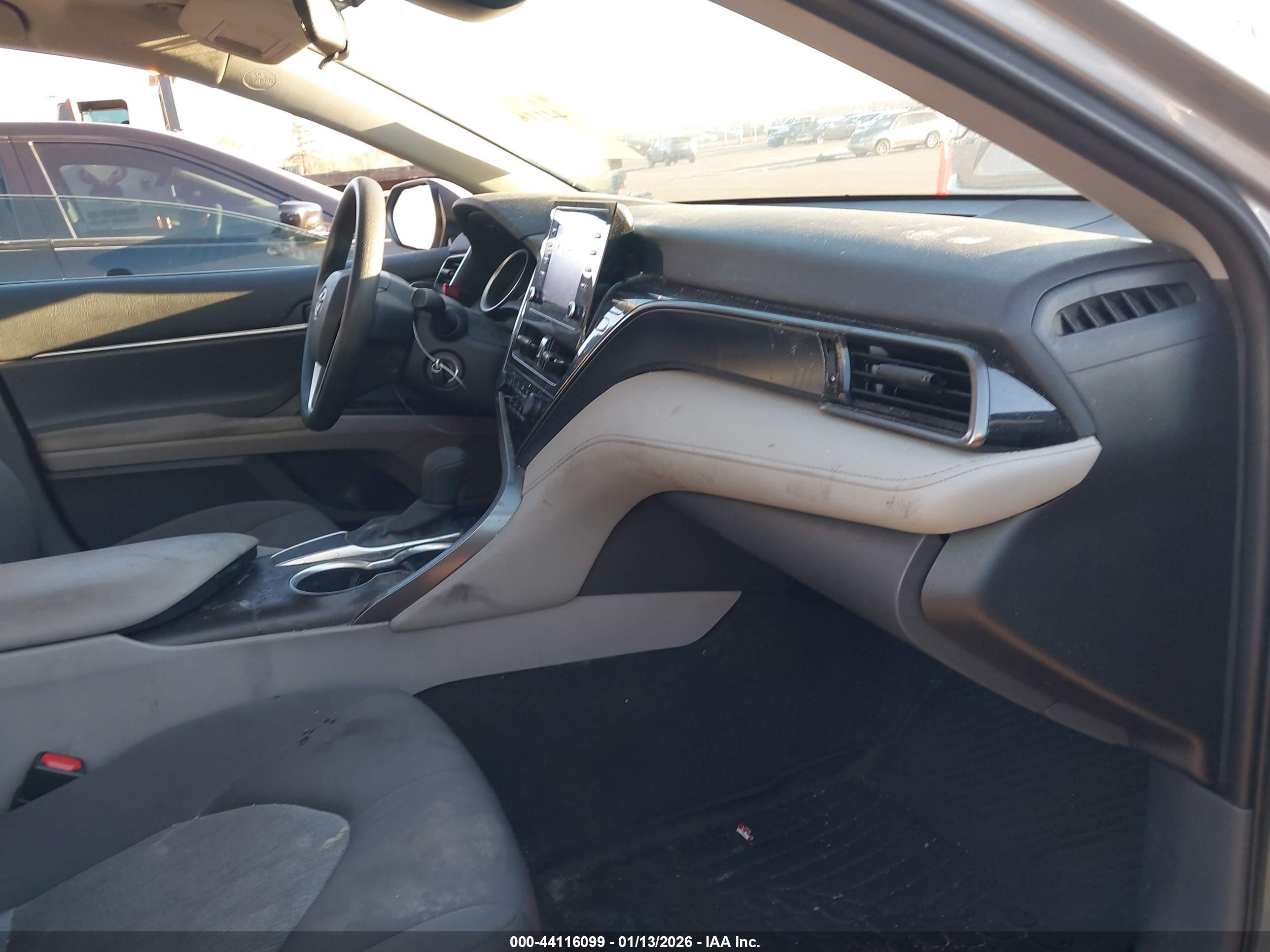 TOYOTA CAMRY image 5