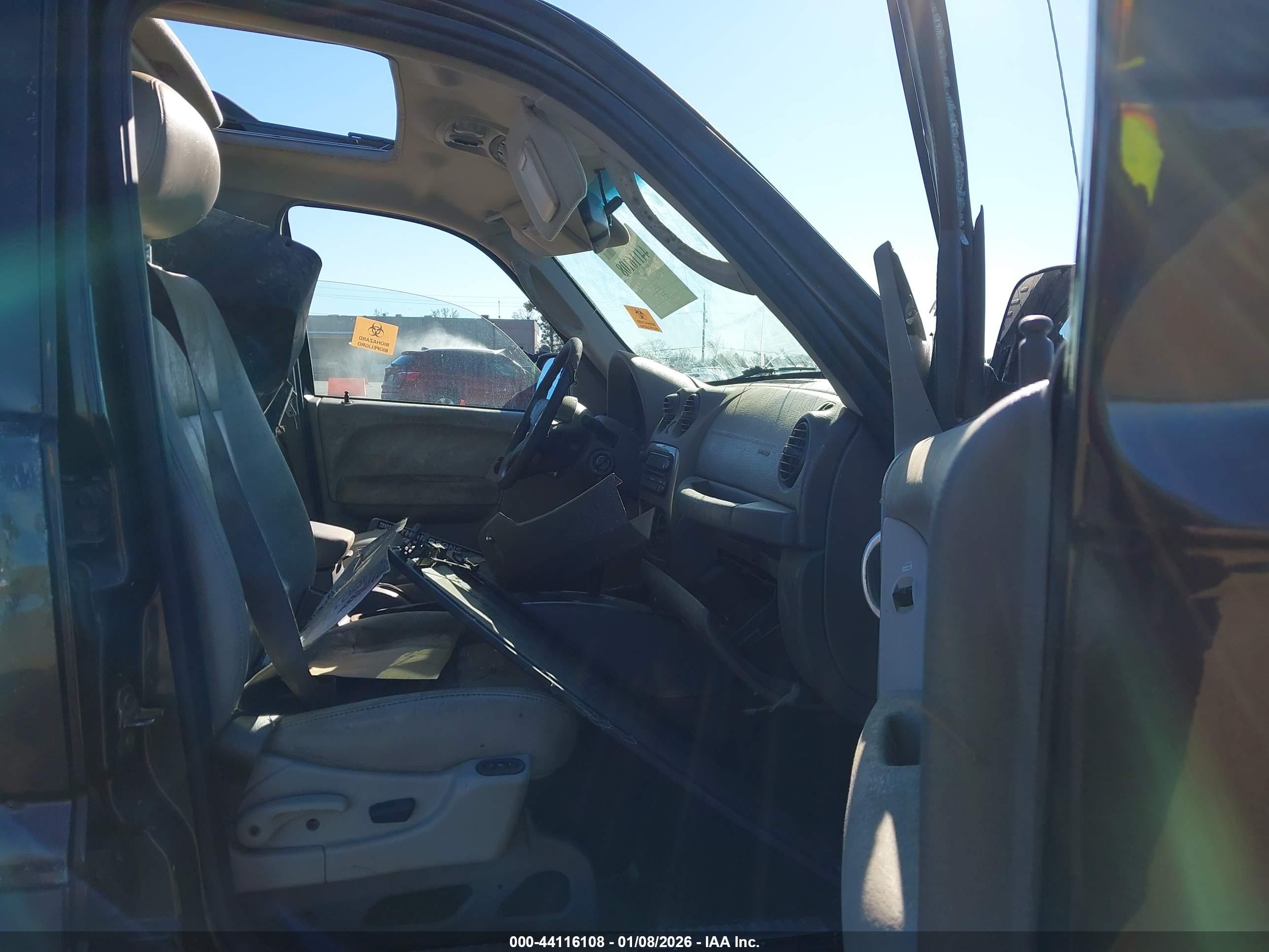 JEEP LIBERTY image 5