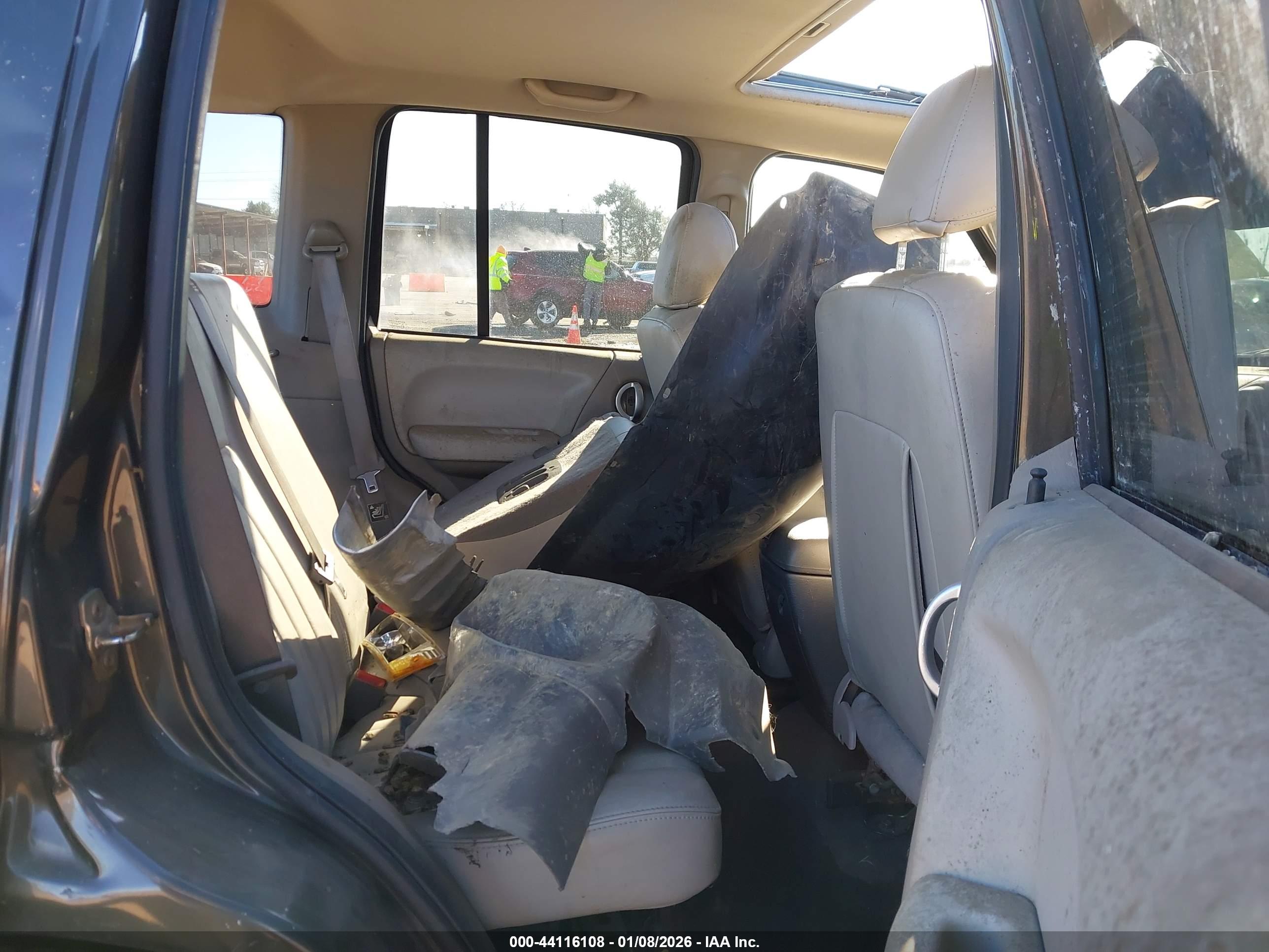 JEEP LIBERTY image 8
