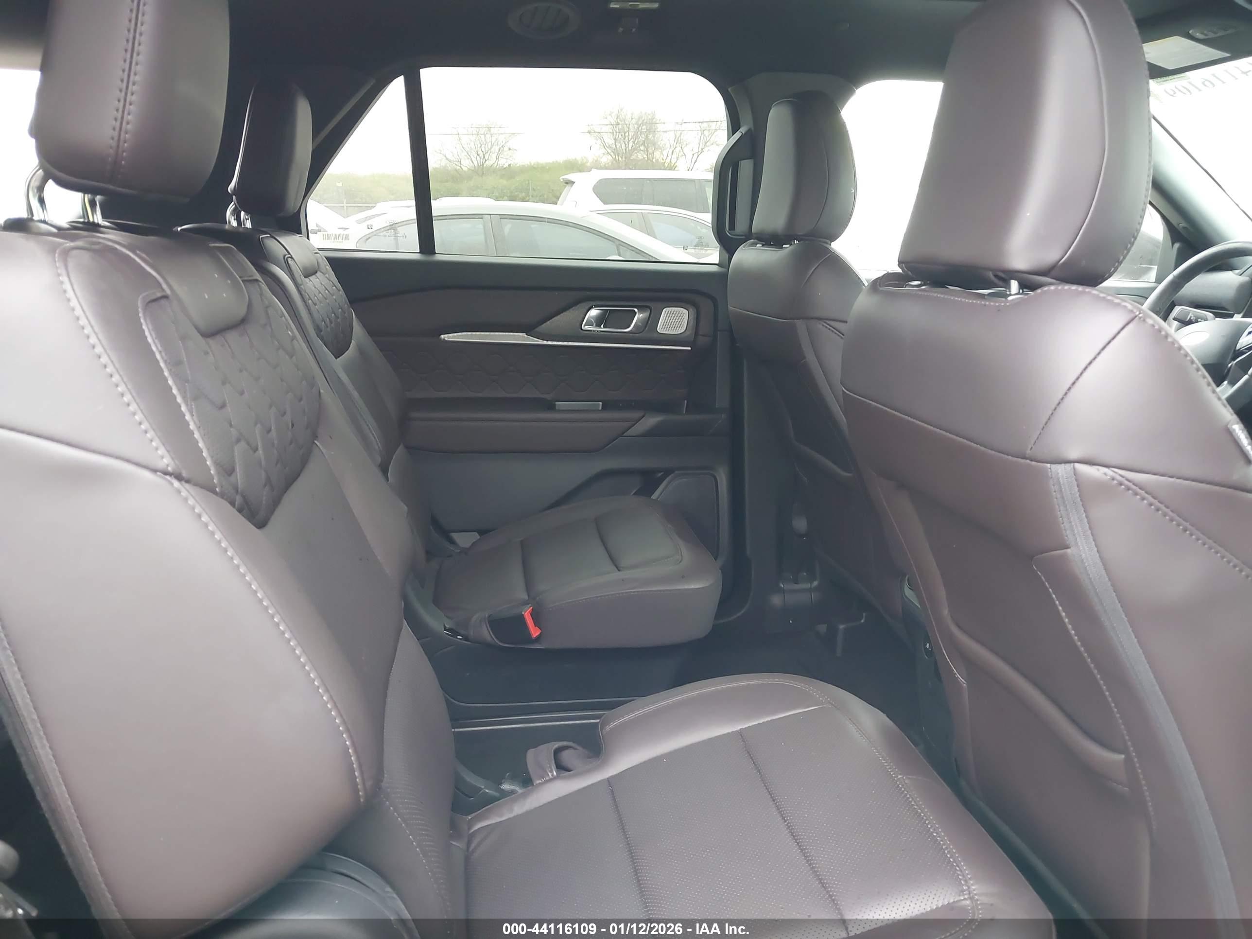 FORD EXPLORER image 8