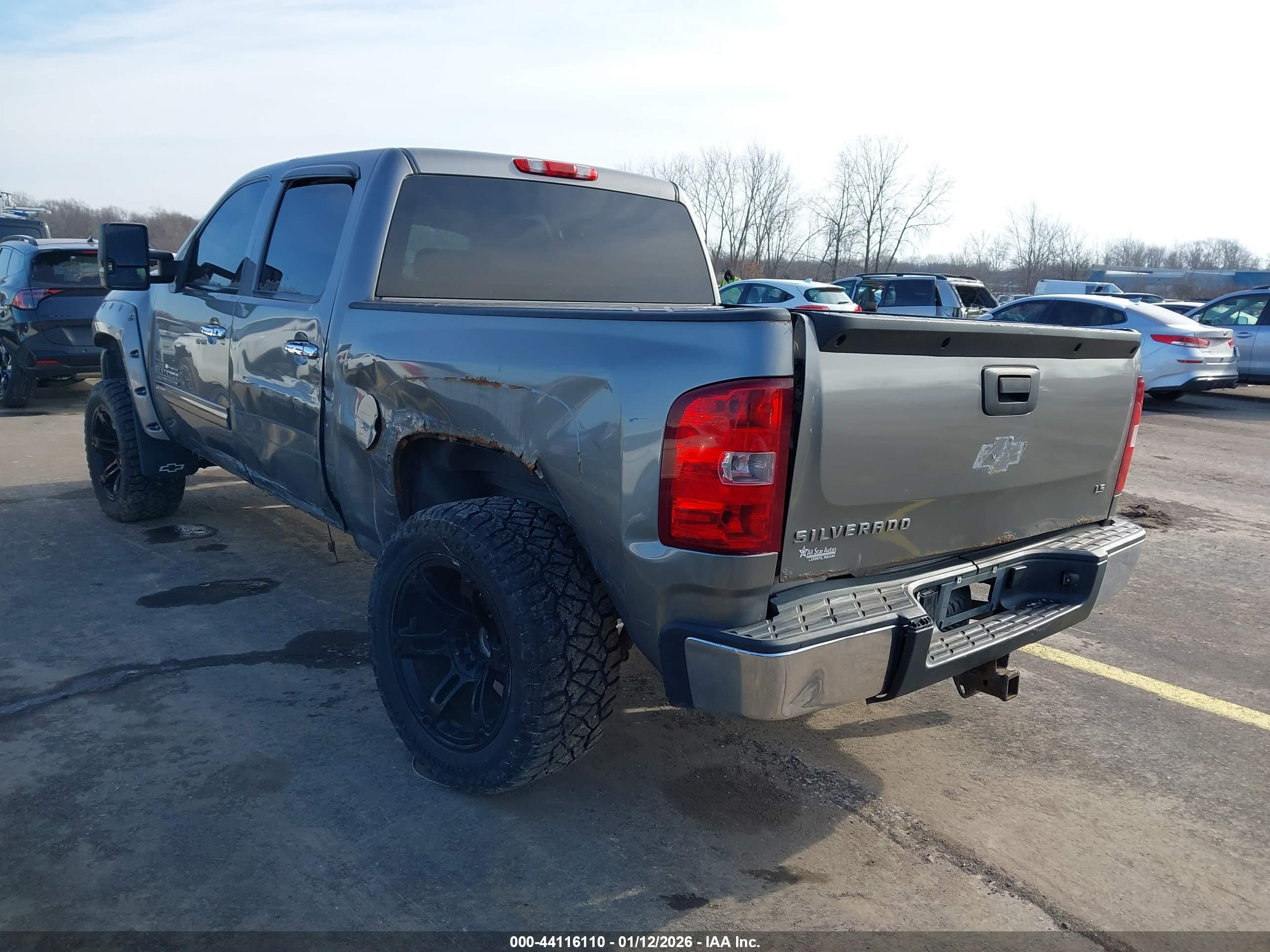 CHEVROLET SILVERADO image 3