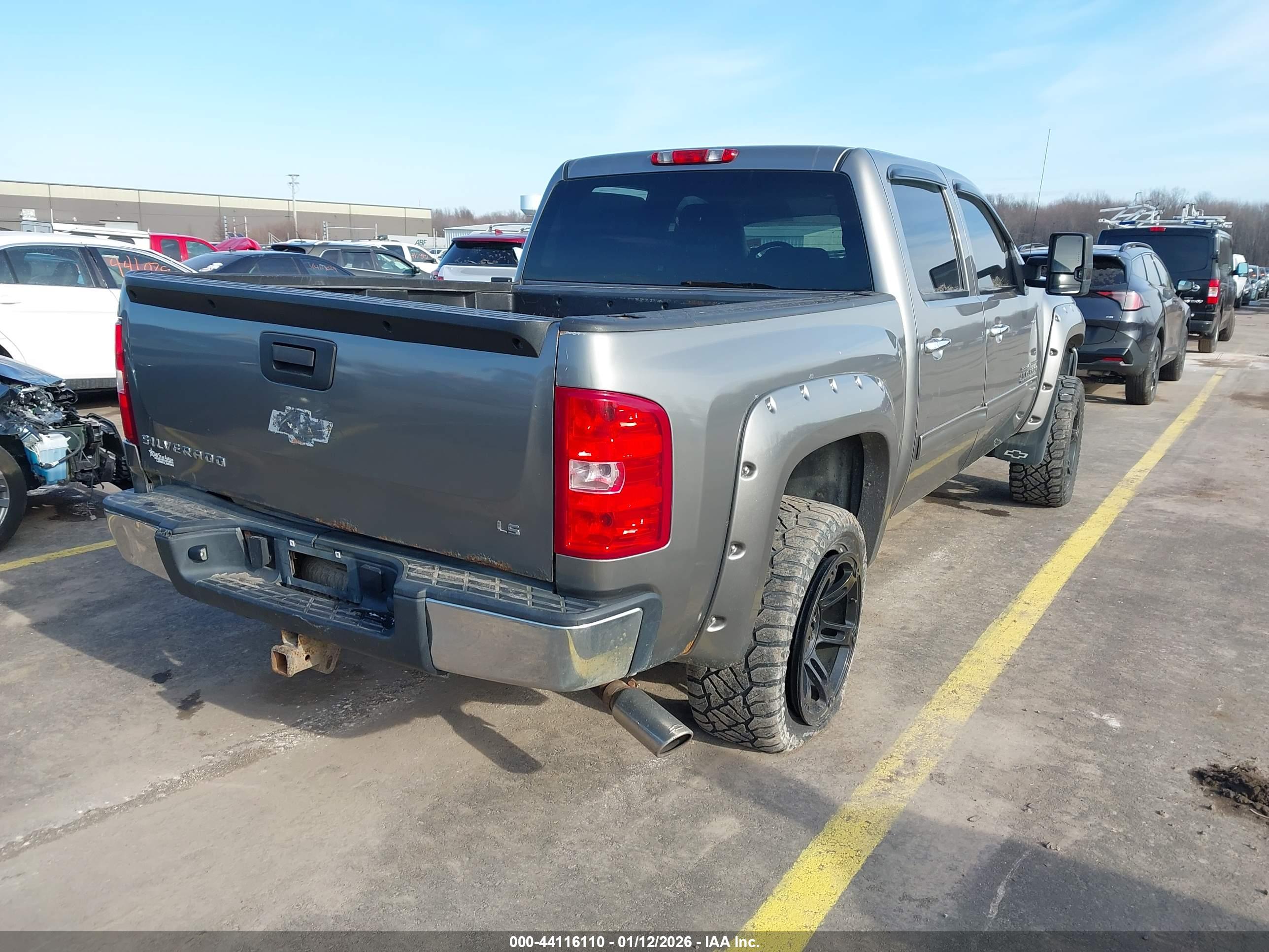 CHEVROLET SILVERADO image 4