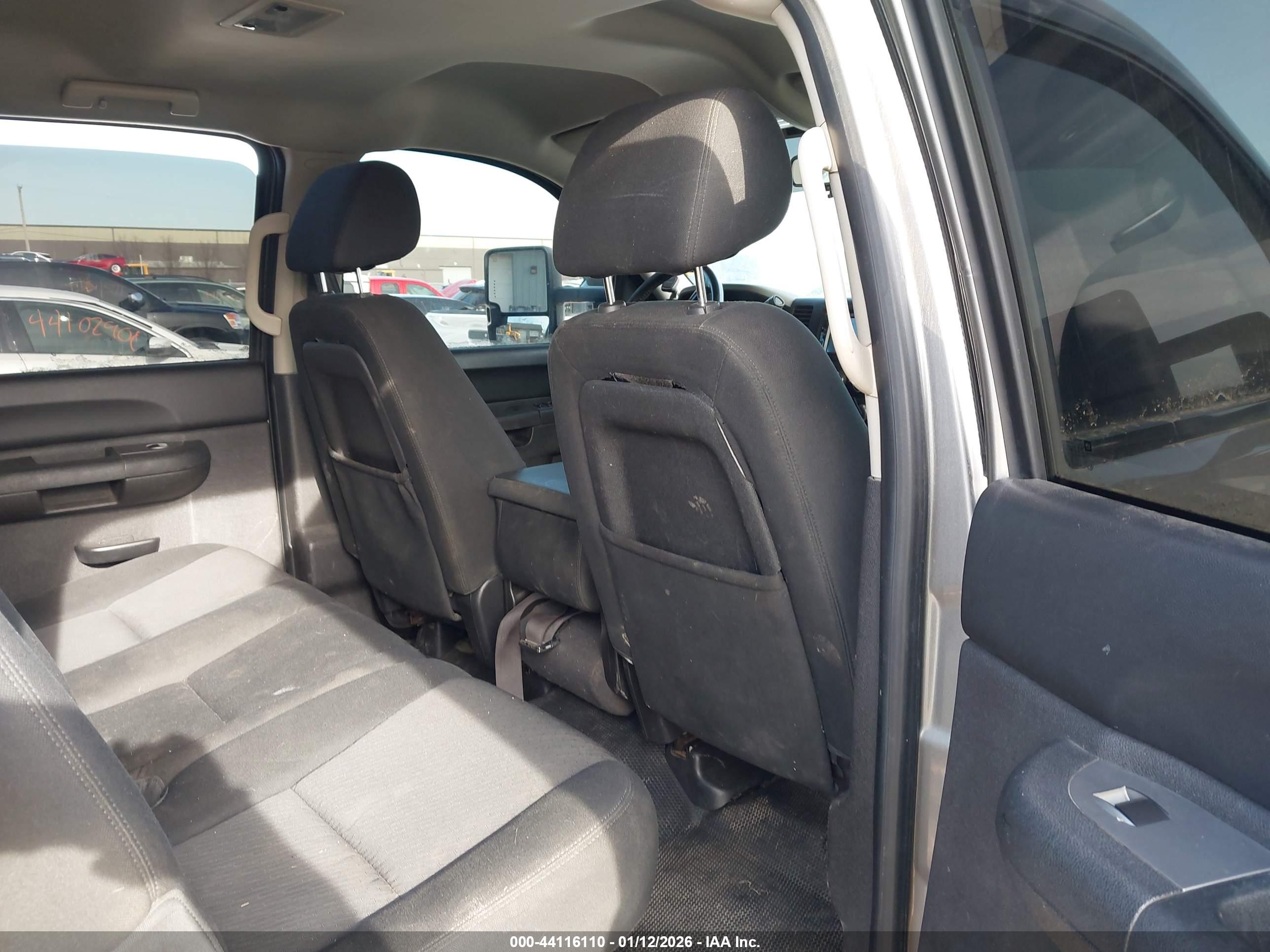 CHEVROLET SILVERADO image 8