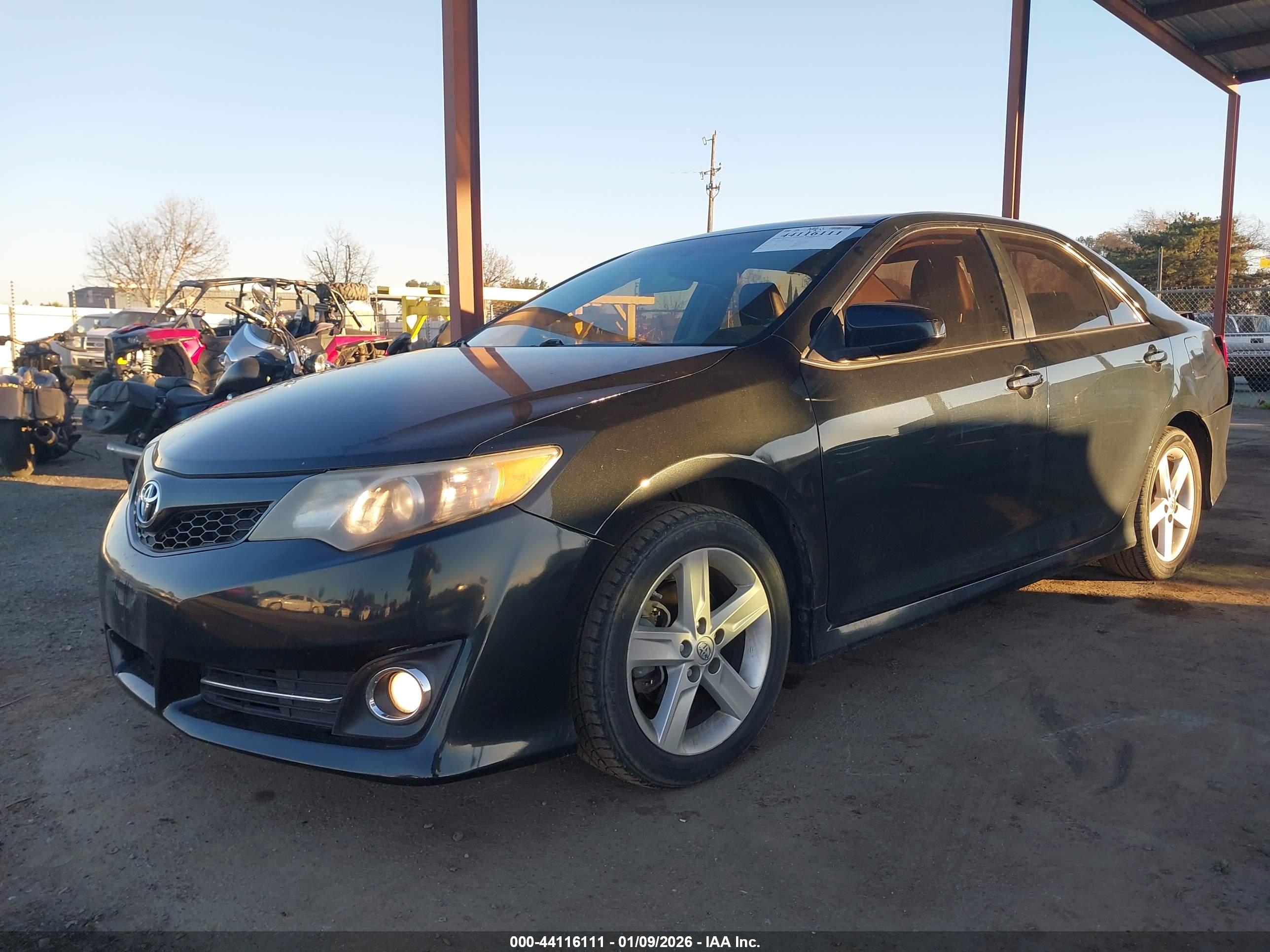 TOYOTA CAMRY image 2