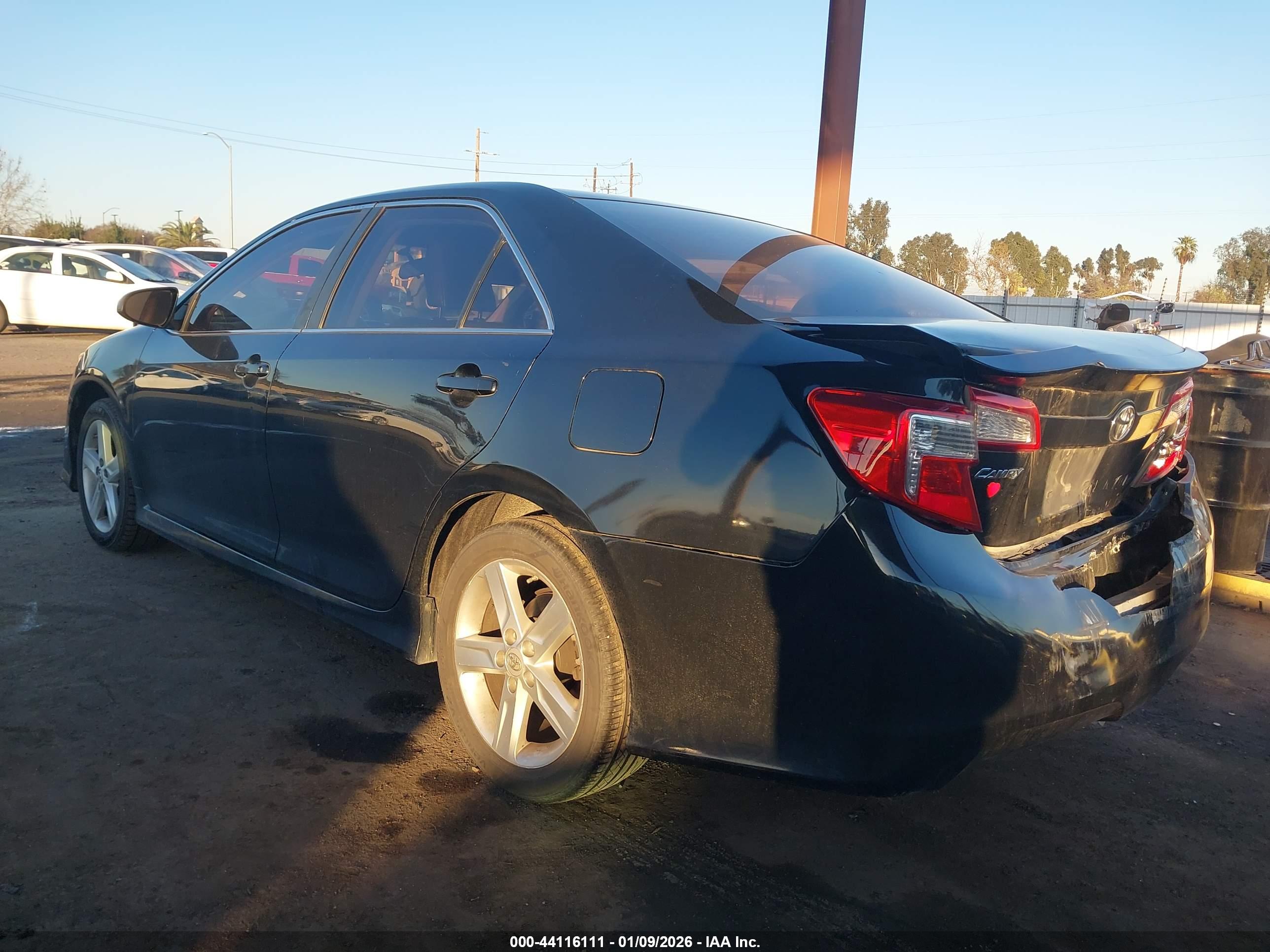 TOYOTA CAMRY image 3
