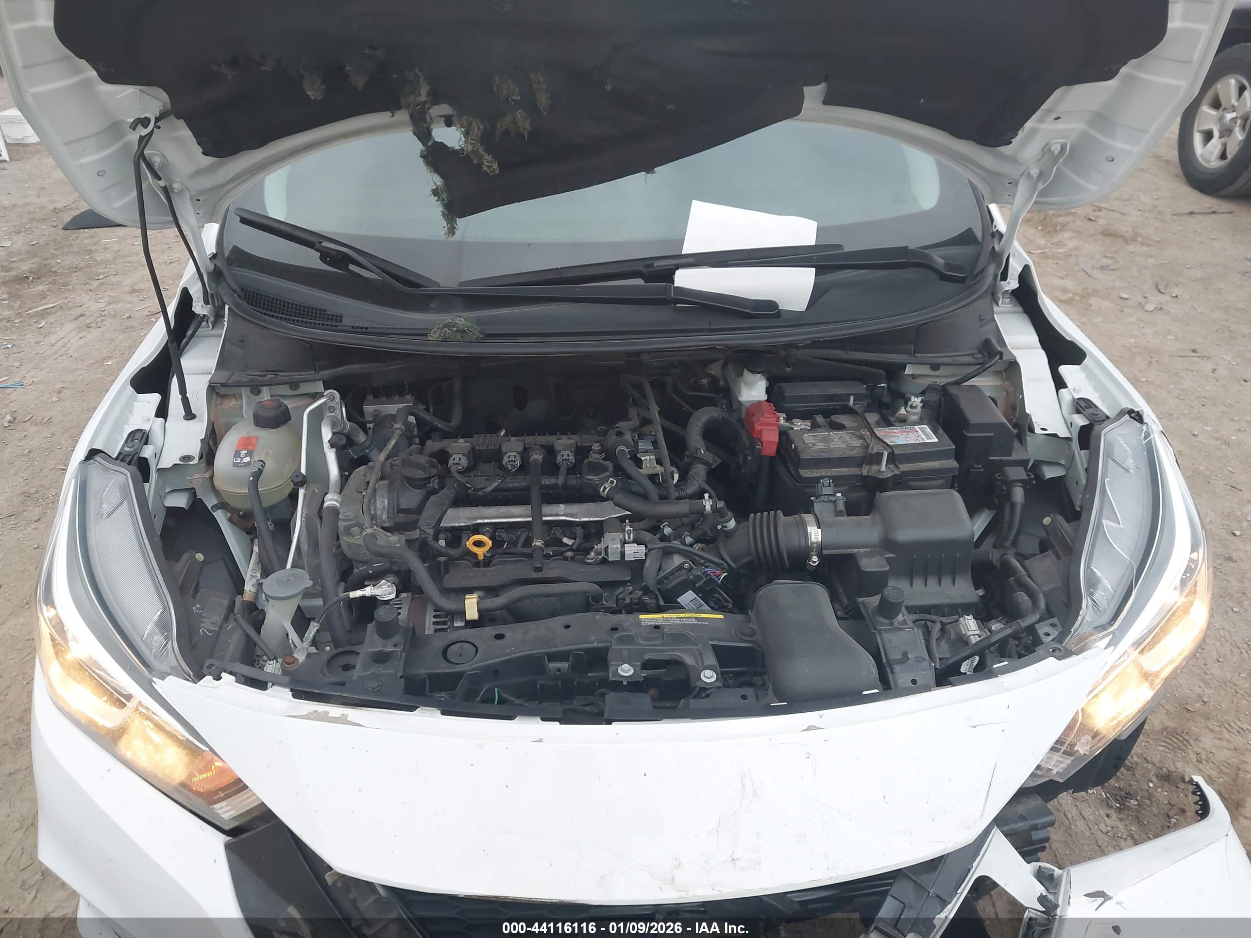 NISSAN VERSA image 10