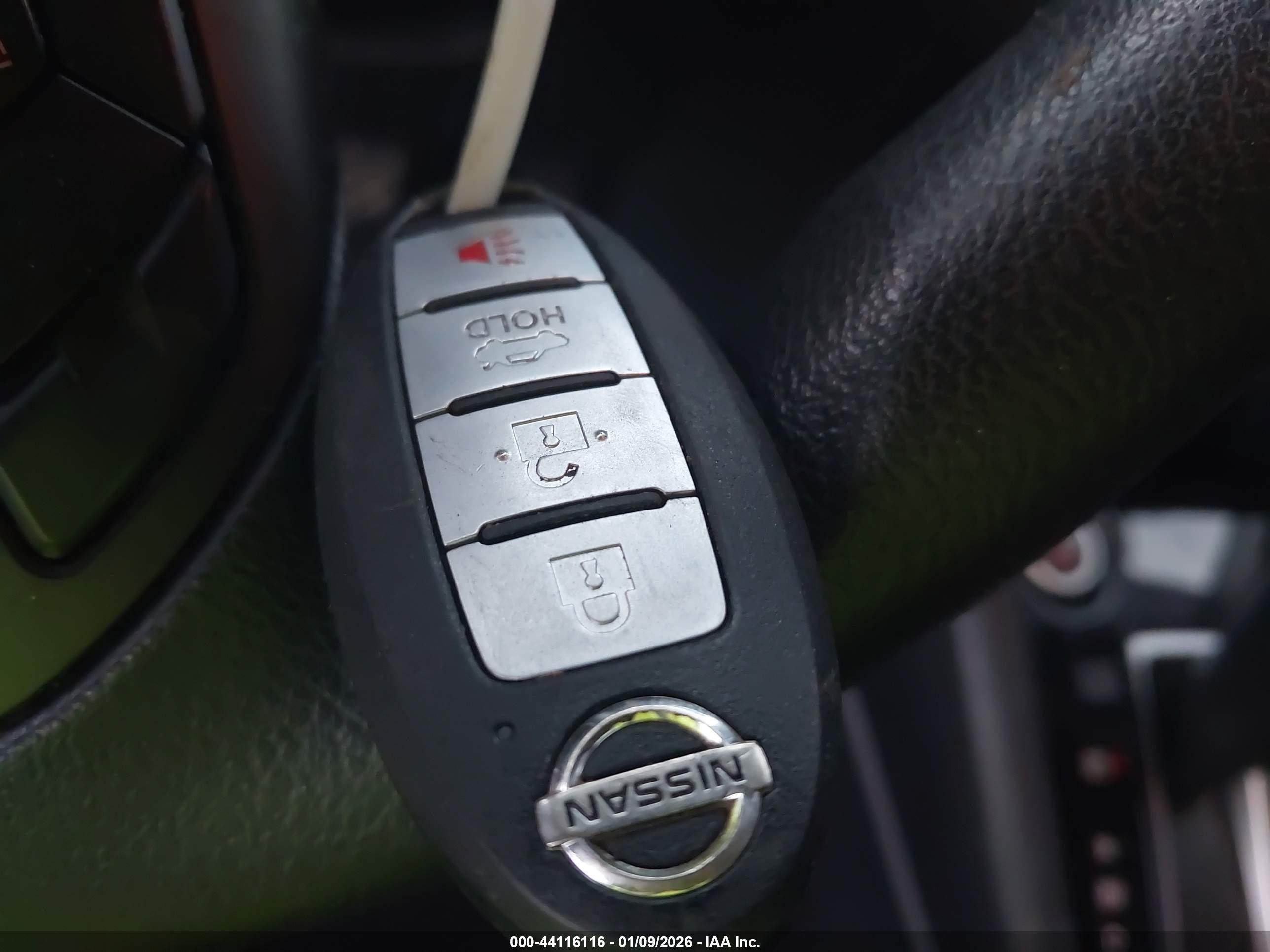 NISSAN VERSA image 11