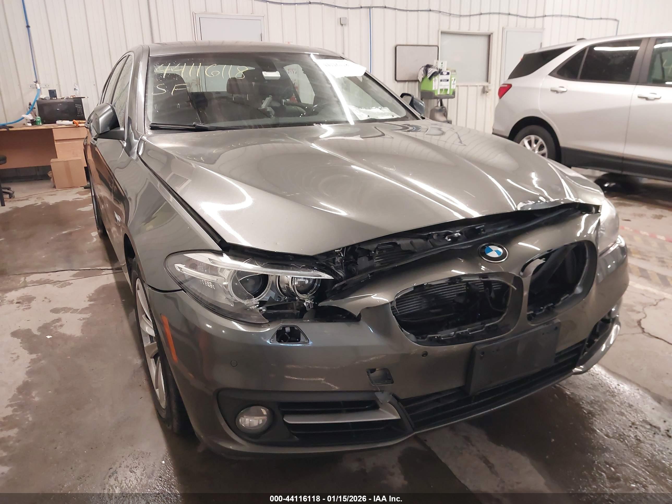 BMW 528I image 6