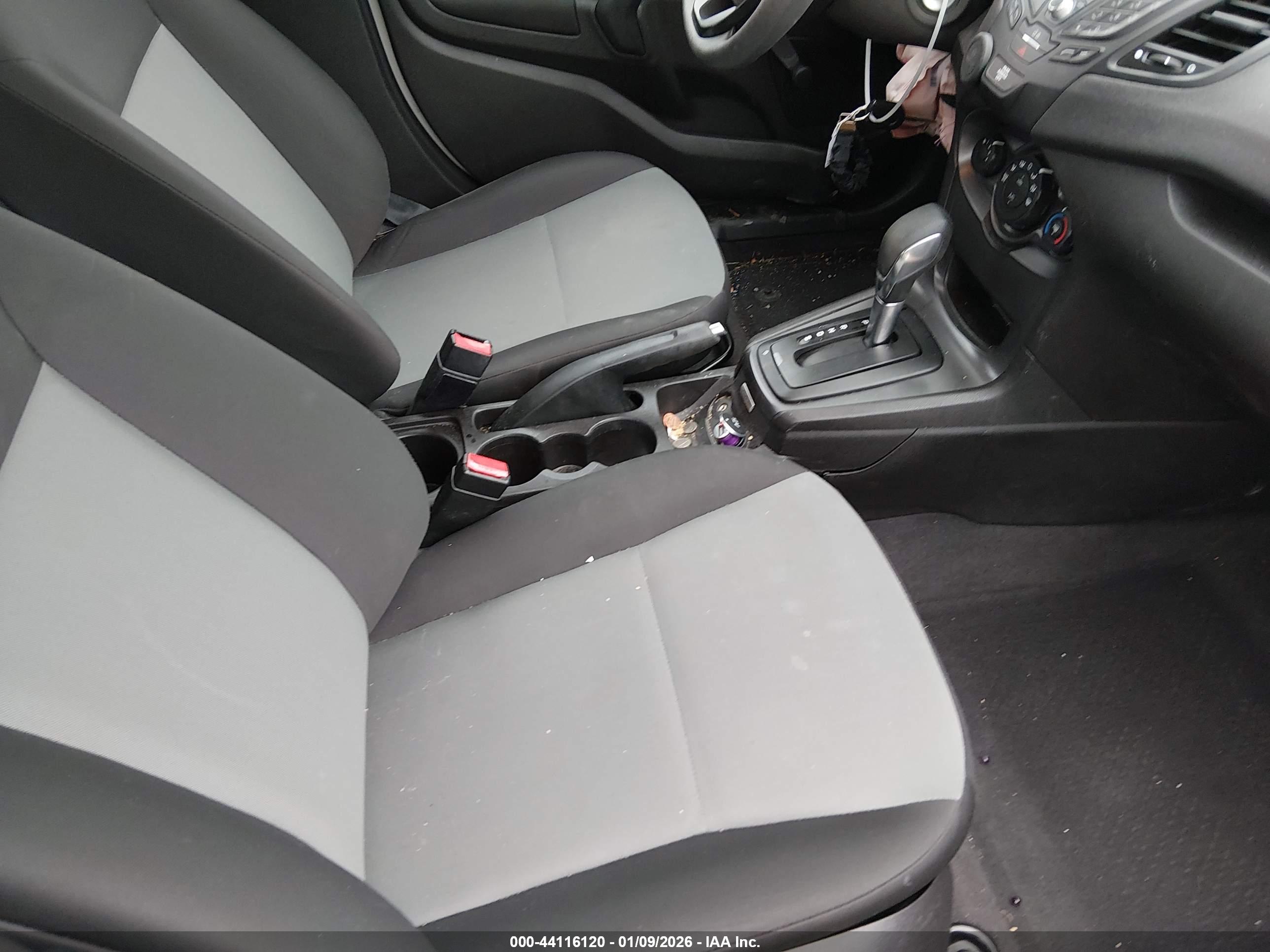 FORD FIESTA image 5