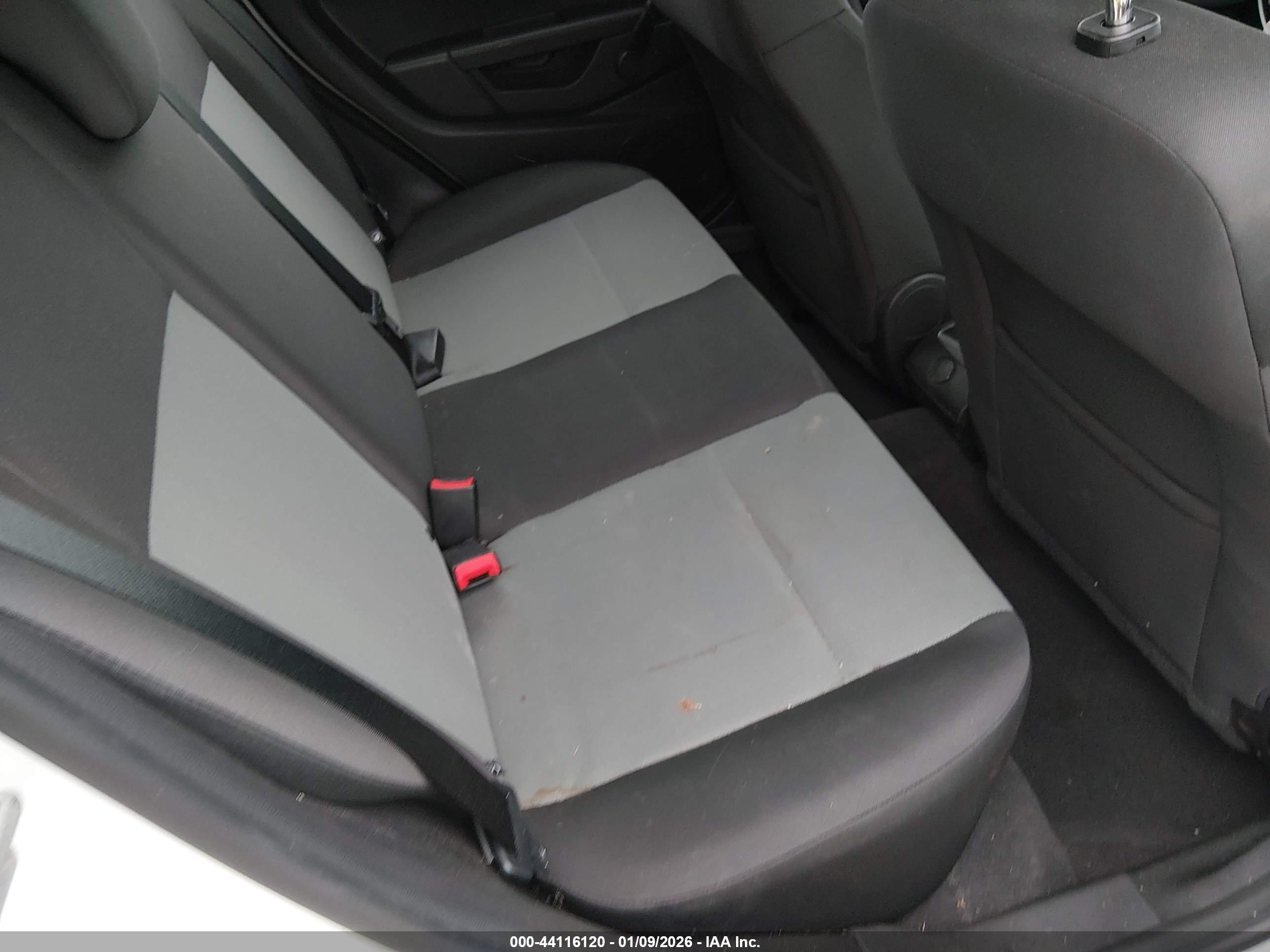 FORD FIESTA image 8