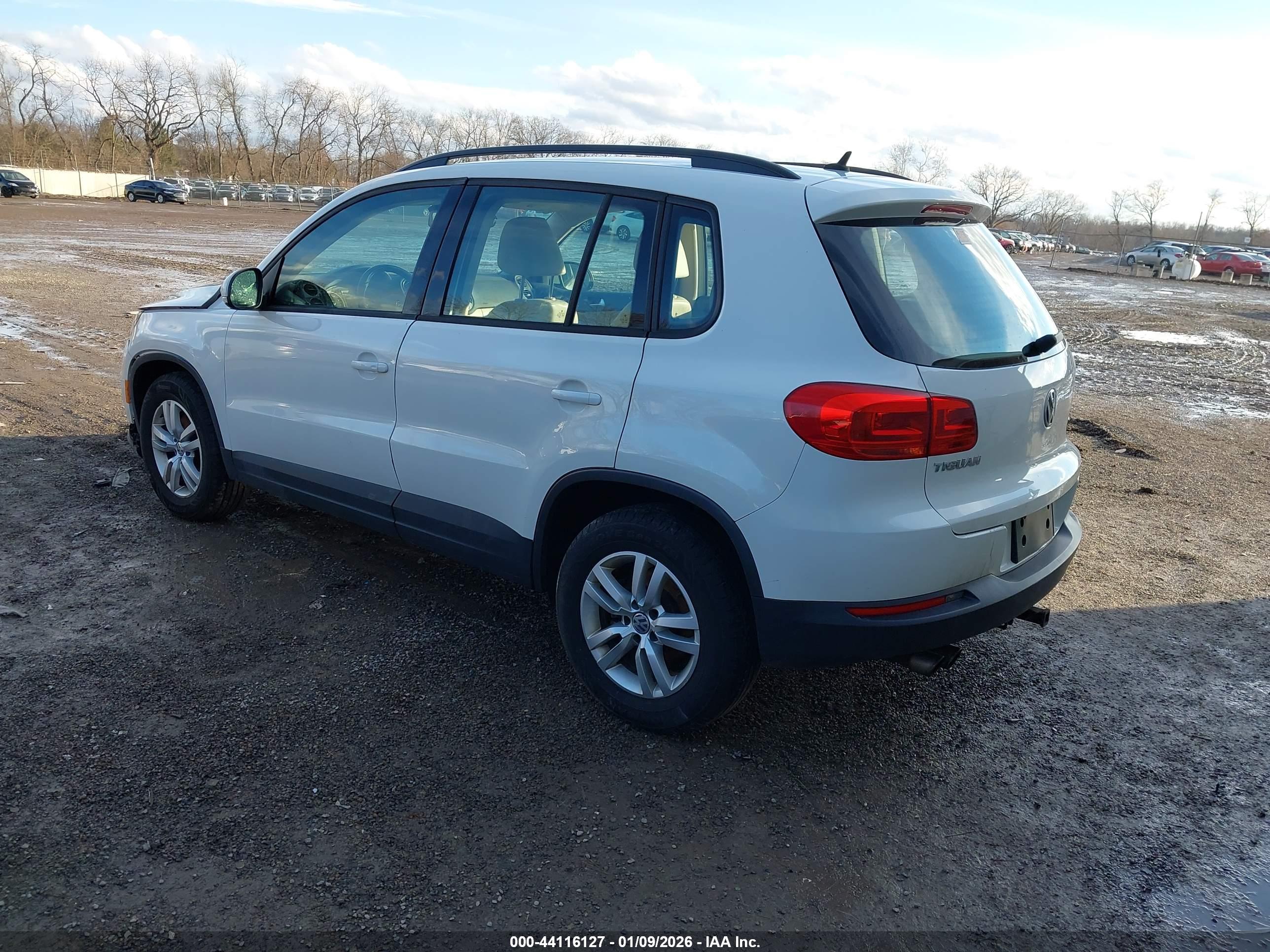 VOLKSWAGEN TIGUAN image 3