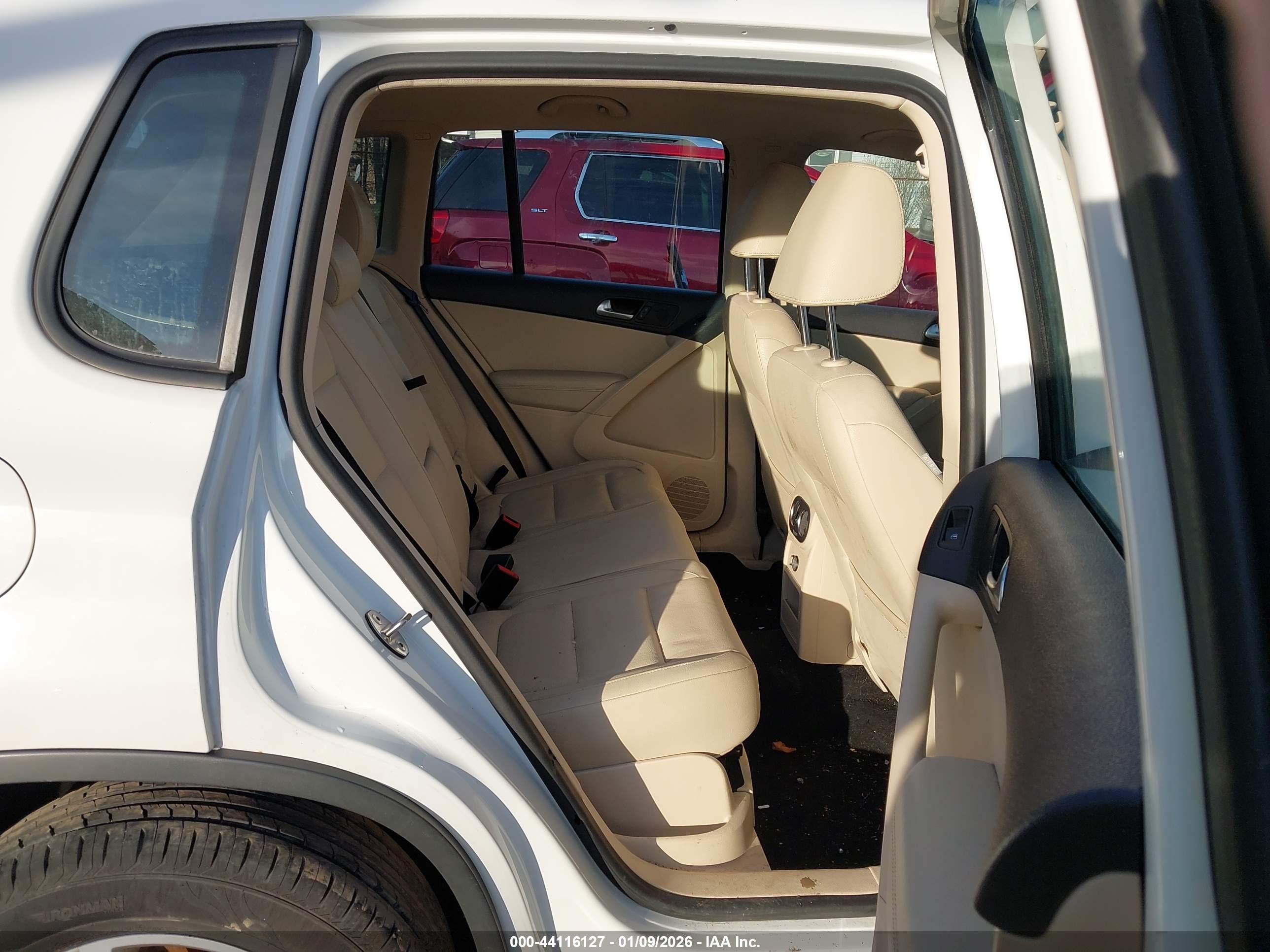 VOLKSWAGEN TIGUAN image 8