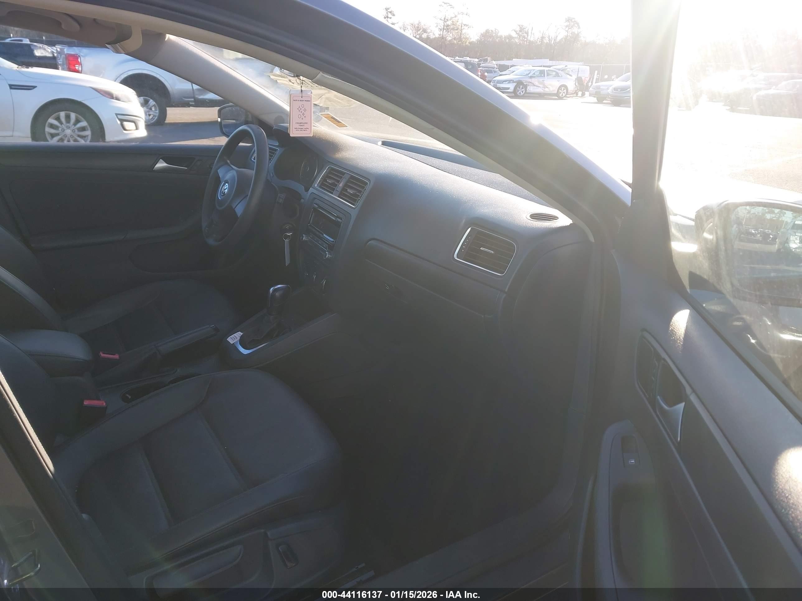 VOLKSWAGEN JETTA image 5
