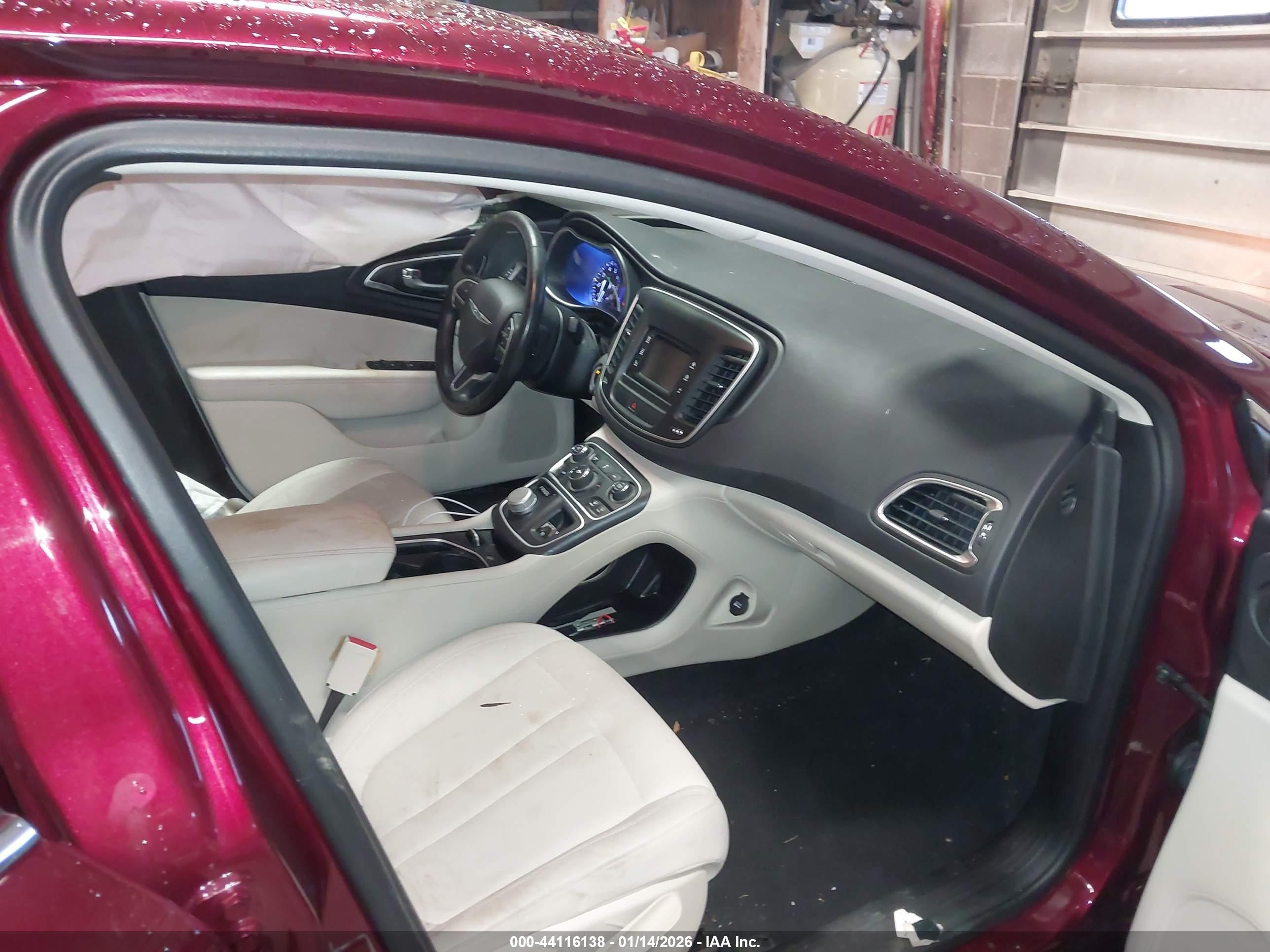 CHRYSLER 200 image 5