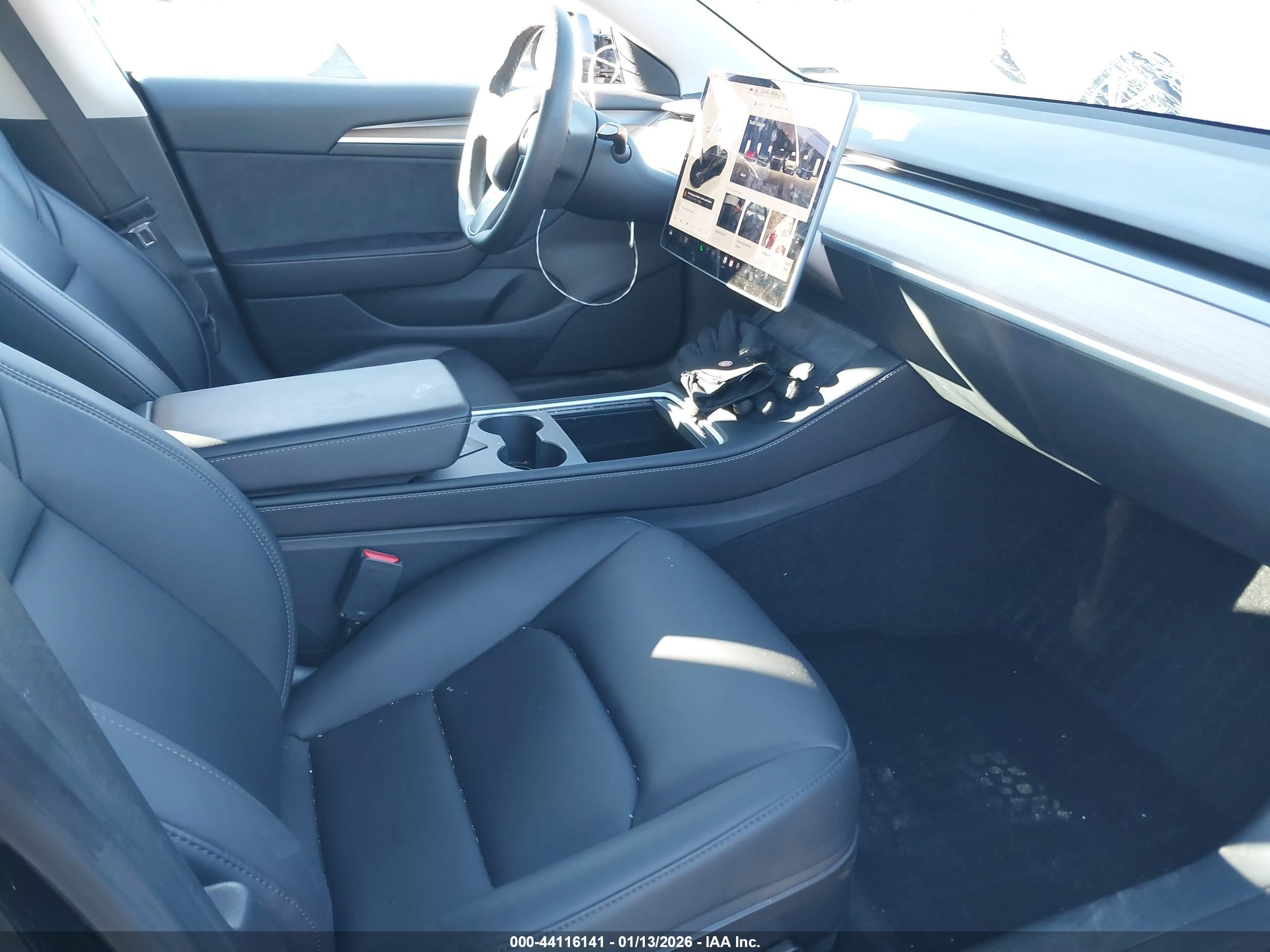 TESLA MODEL image 5