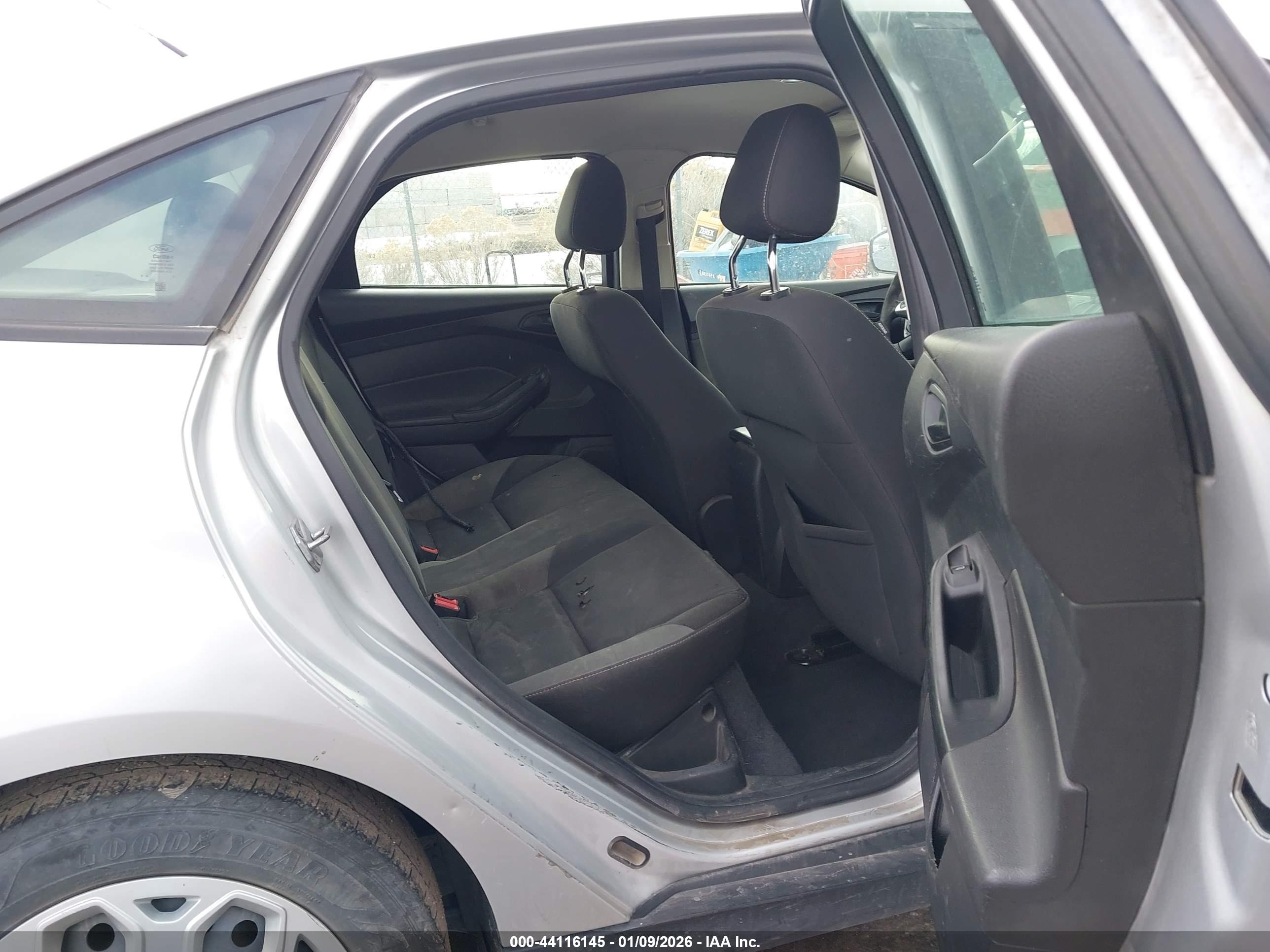 FORD FOCUS image 8