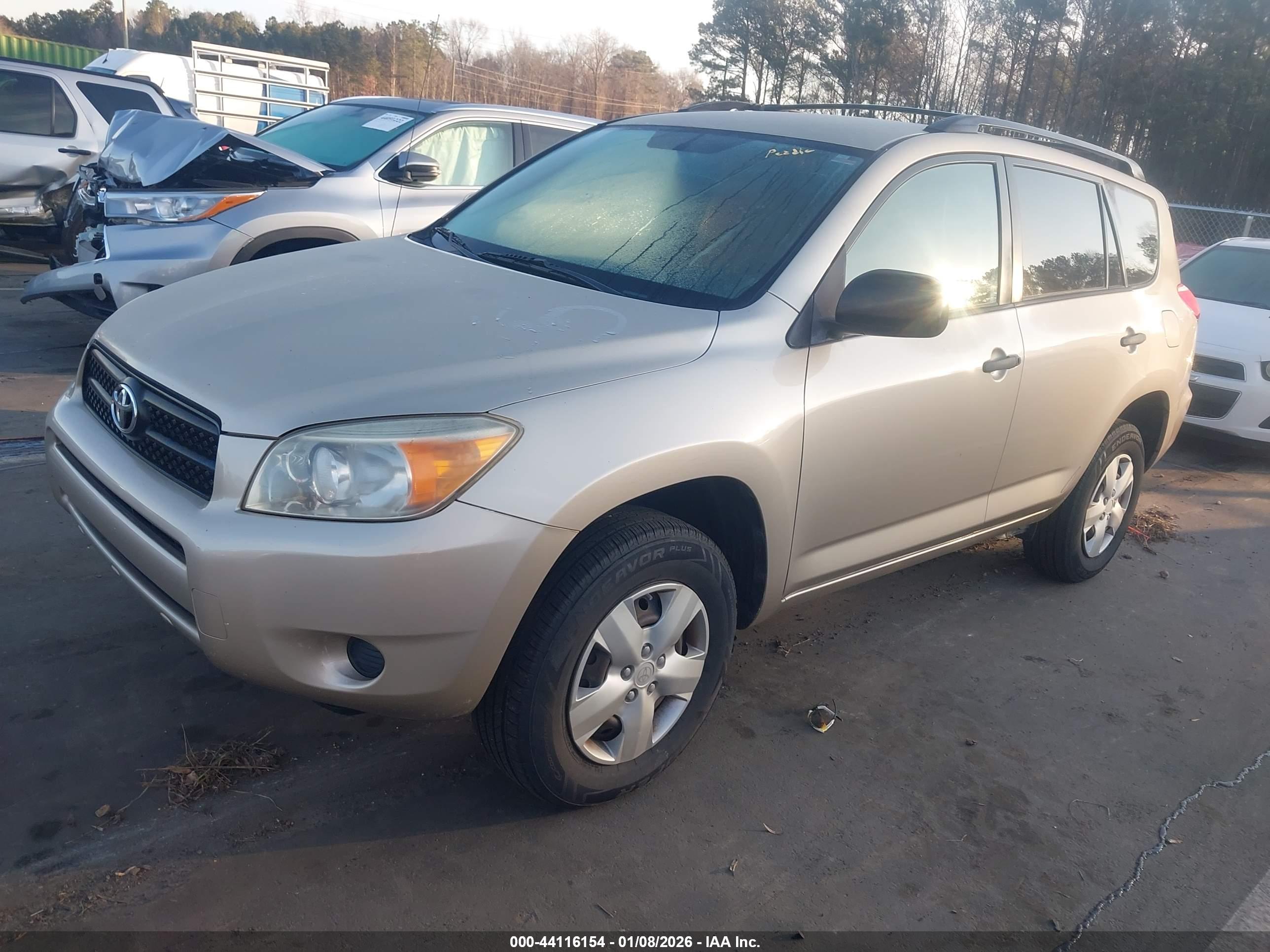 TOYOTA RAV4 image 2