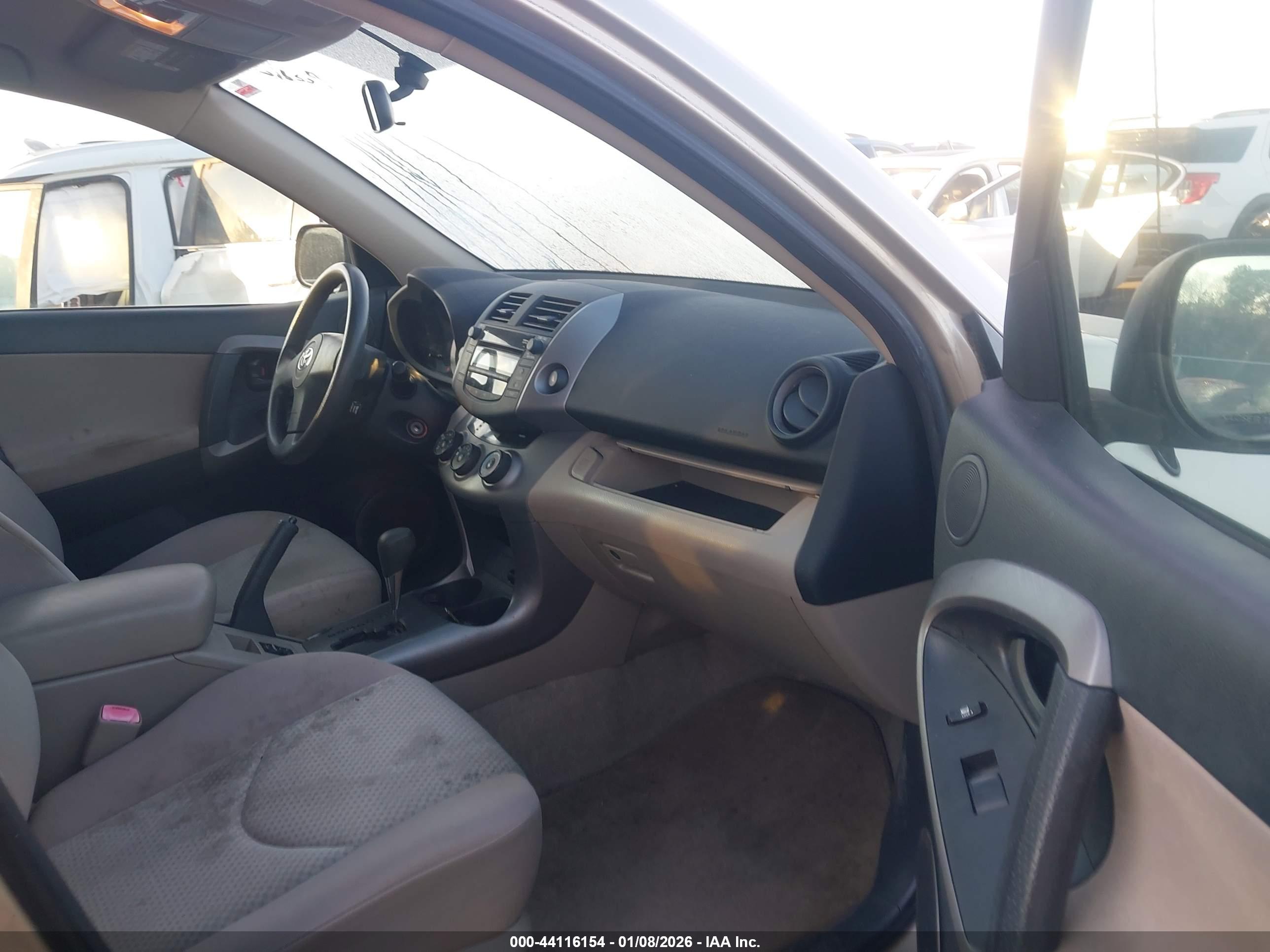TOYOTA RAV4 image 5