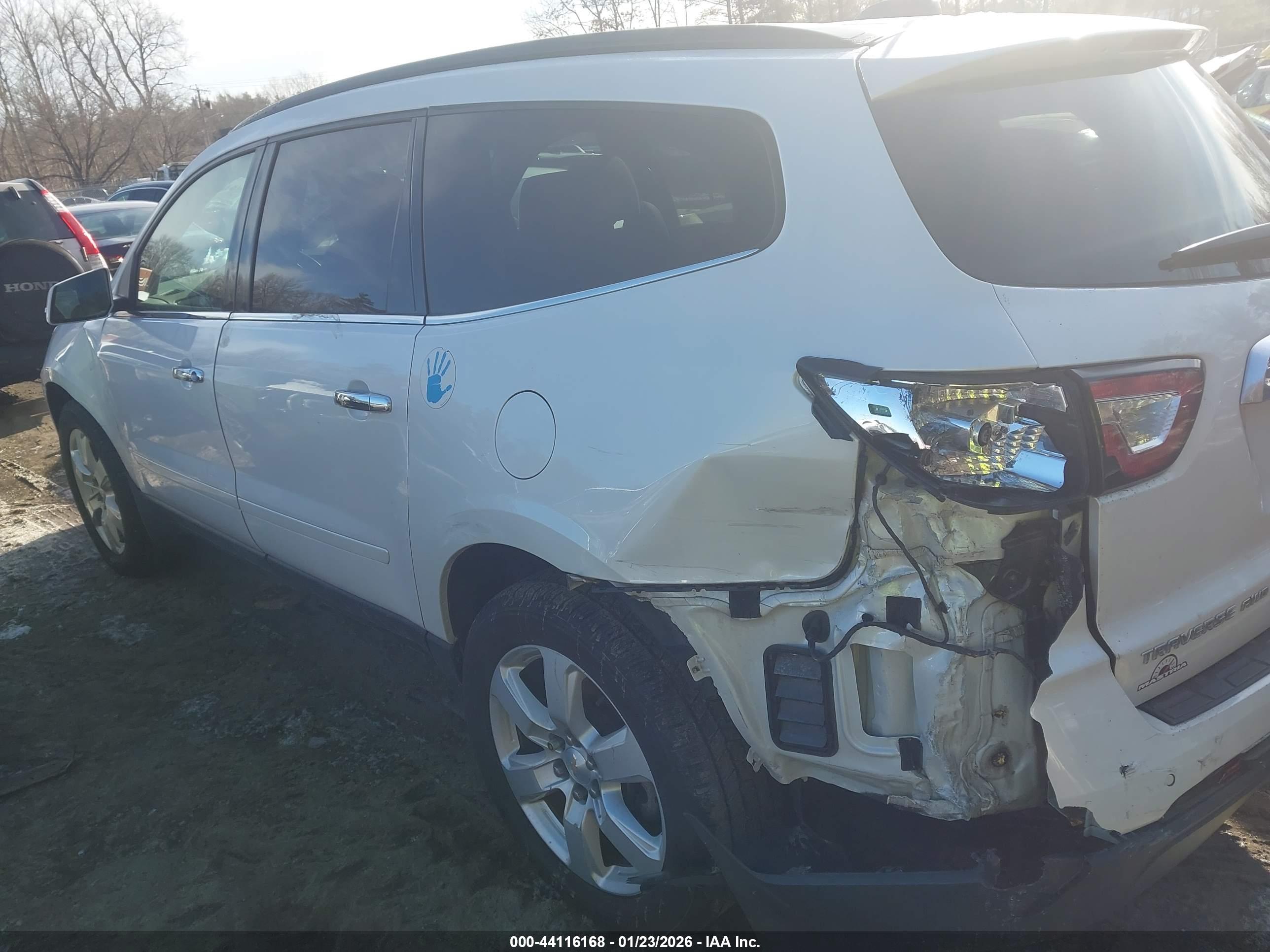 CHEVROLET TRAVERSE image 3