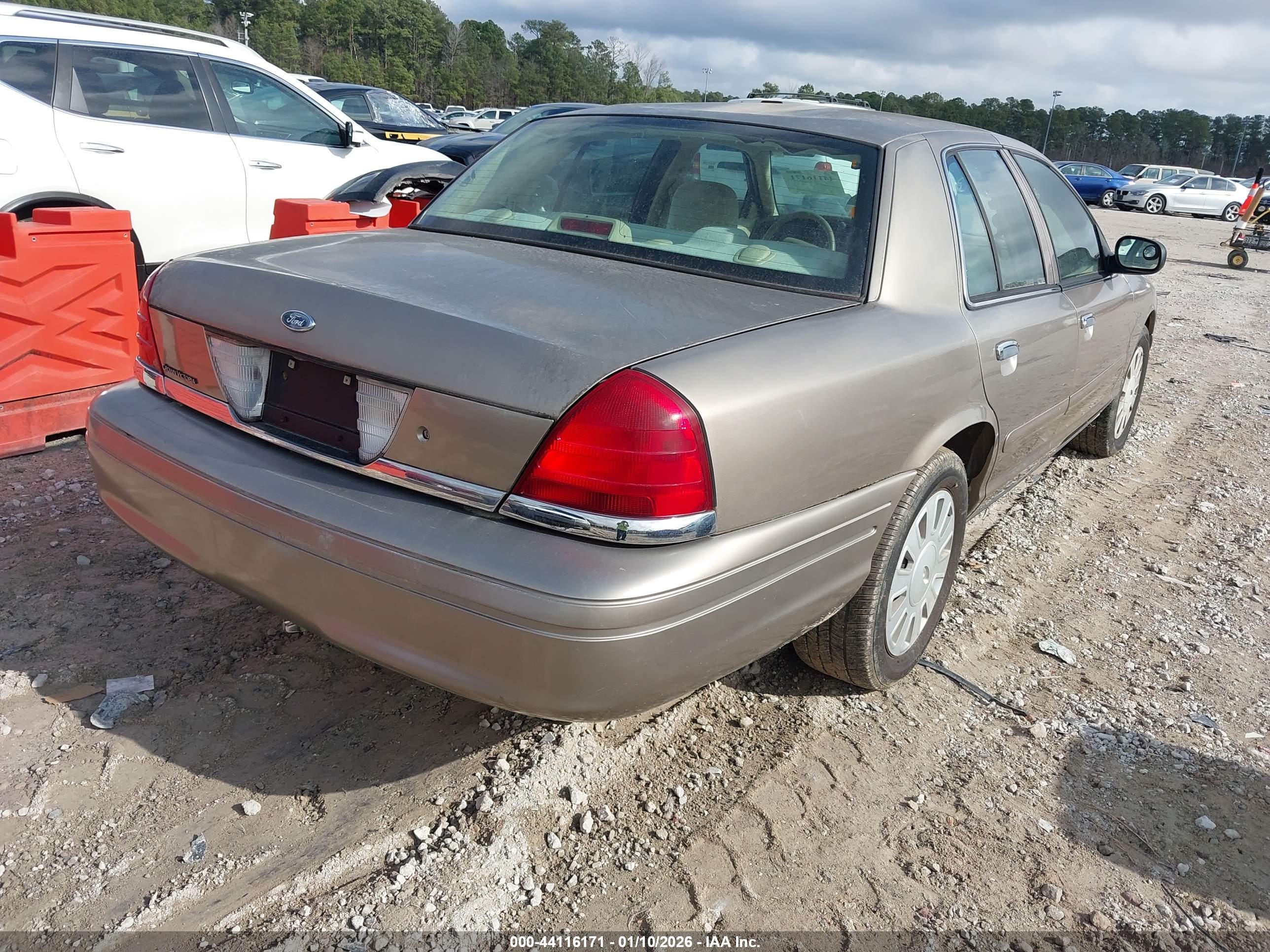 FORD CROWN image 4