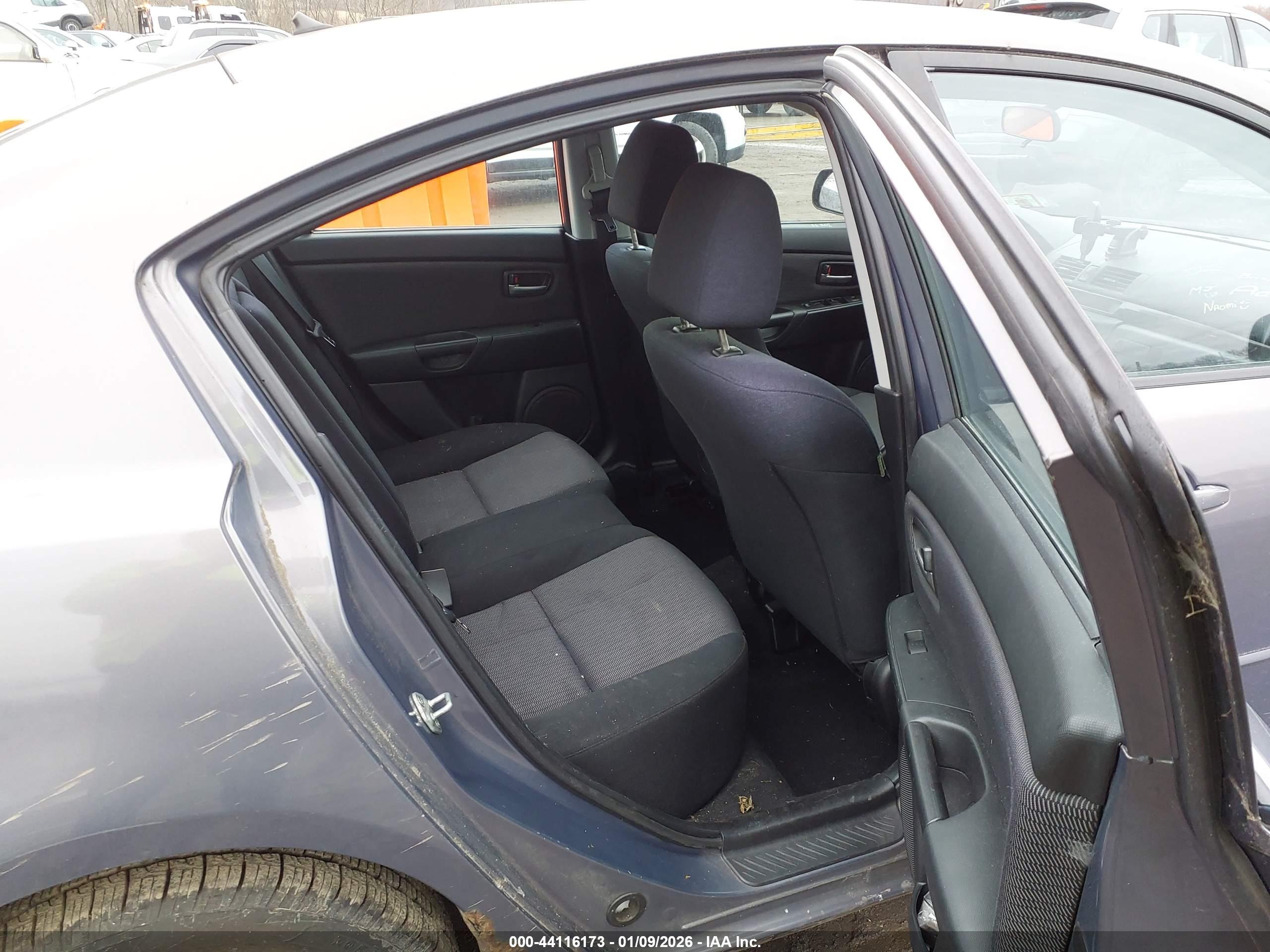 MAZDA MAZDA3 image 8