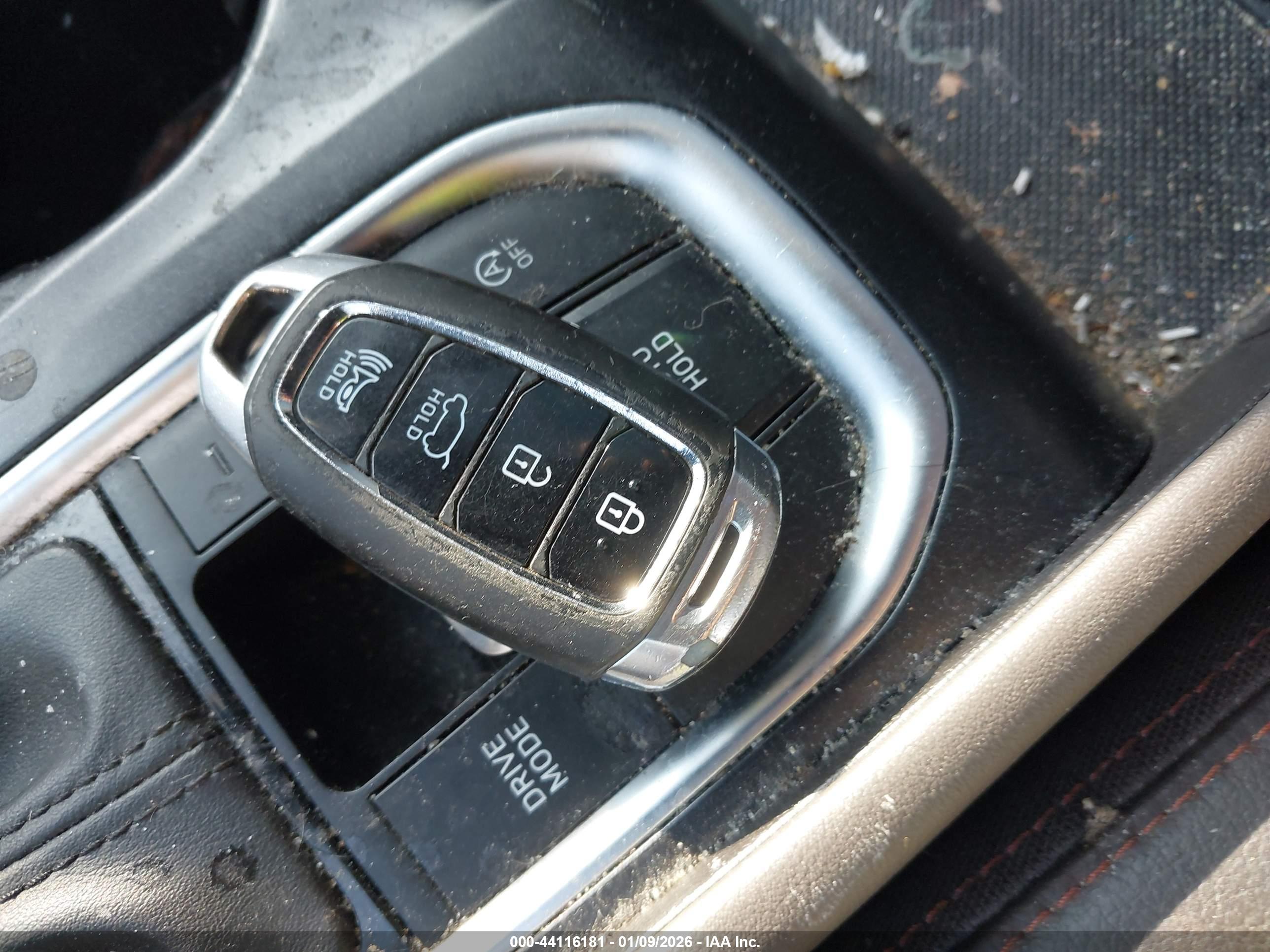 HYUNDAI SANTA image 11