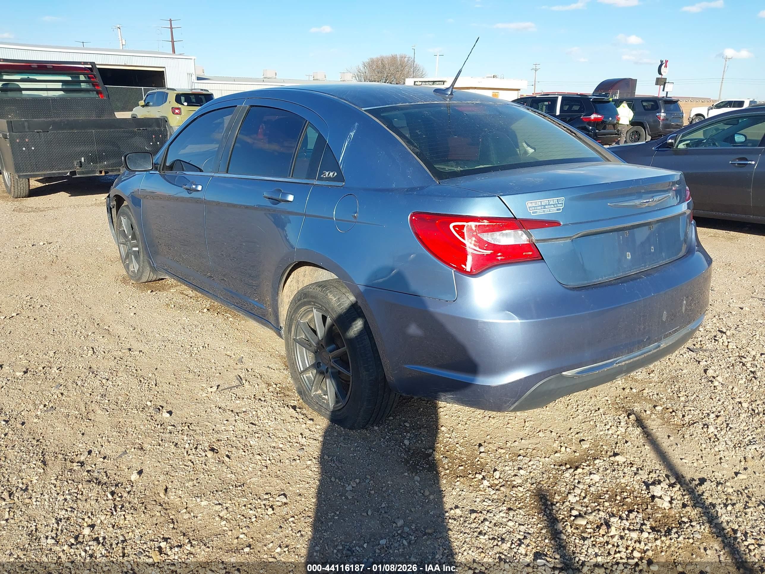 CHRYSLER 200 image 3