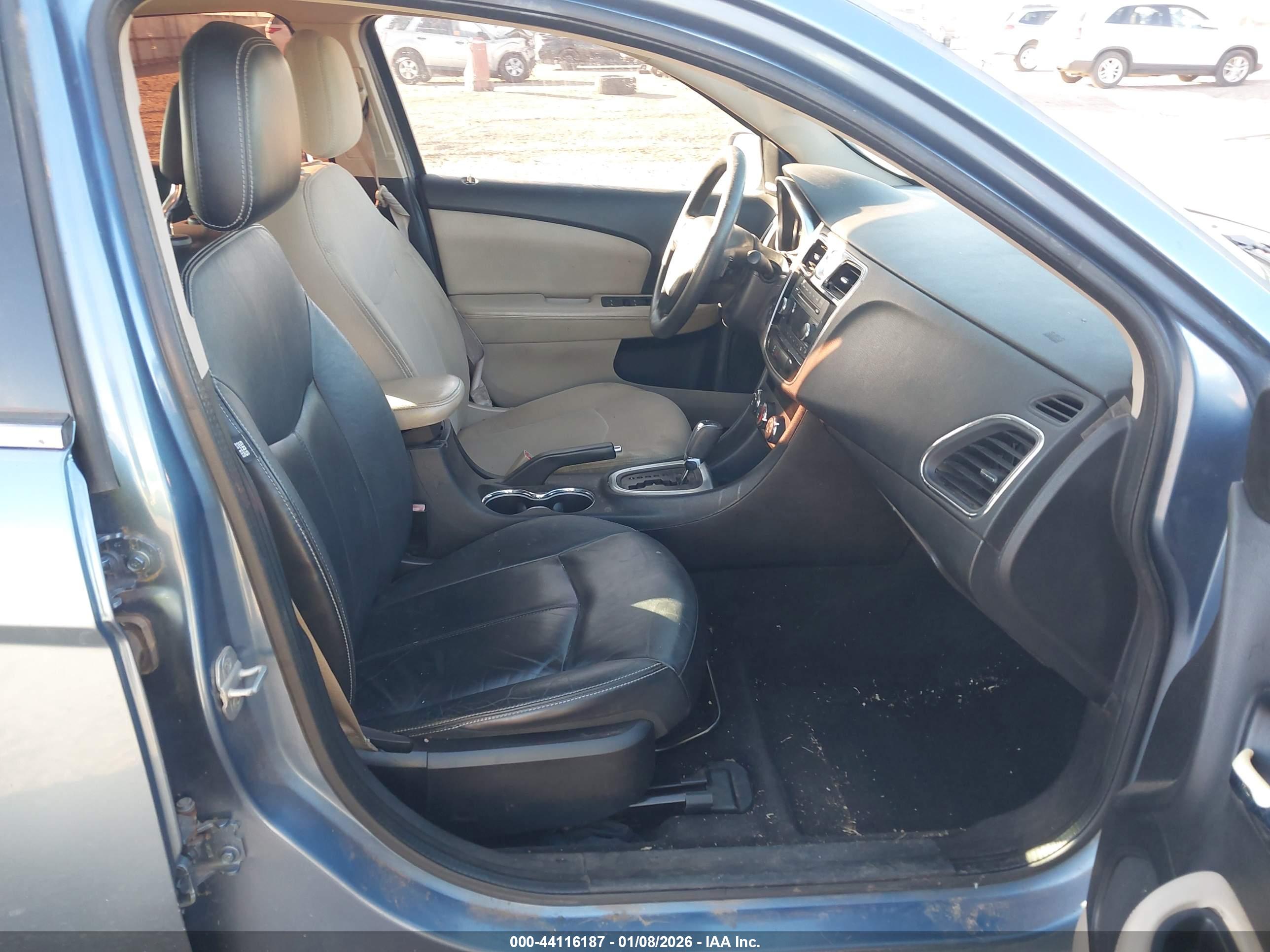 CHRYSLER 200 image 5