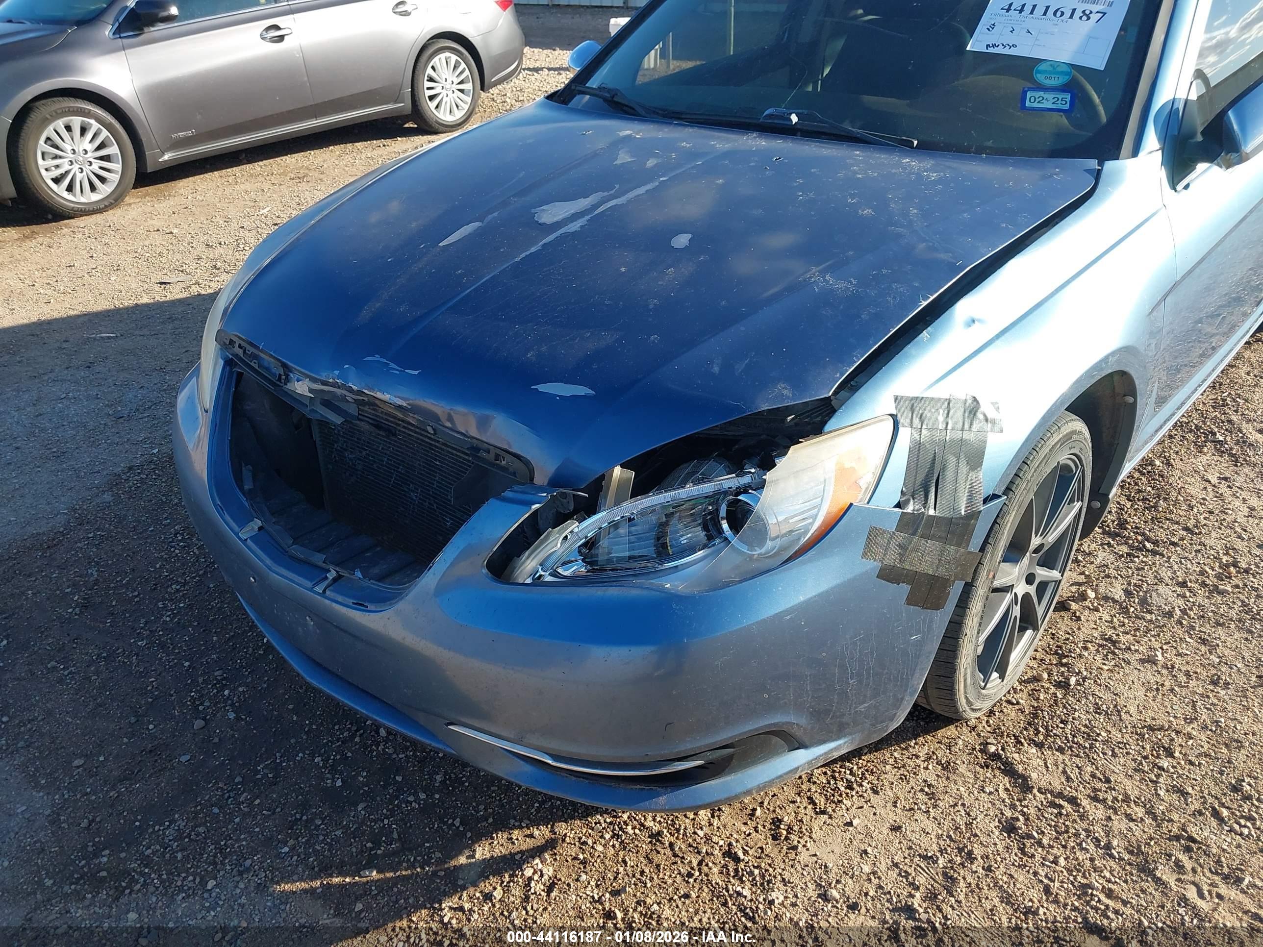 CHRYSLER 200 image 6