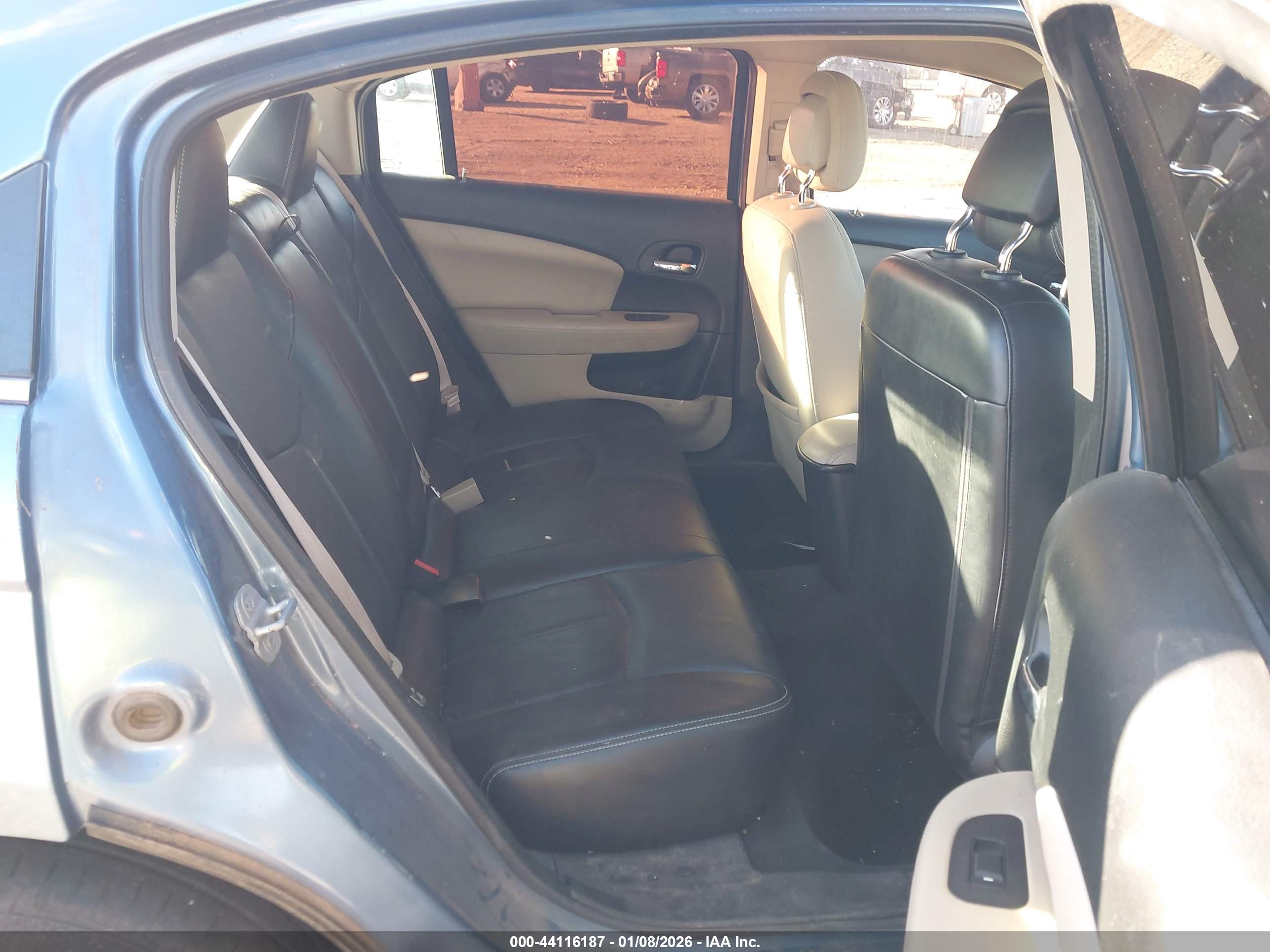 CHRYSLER 200 image 8