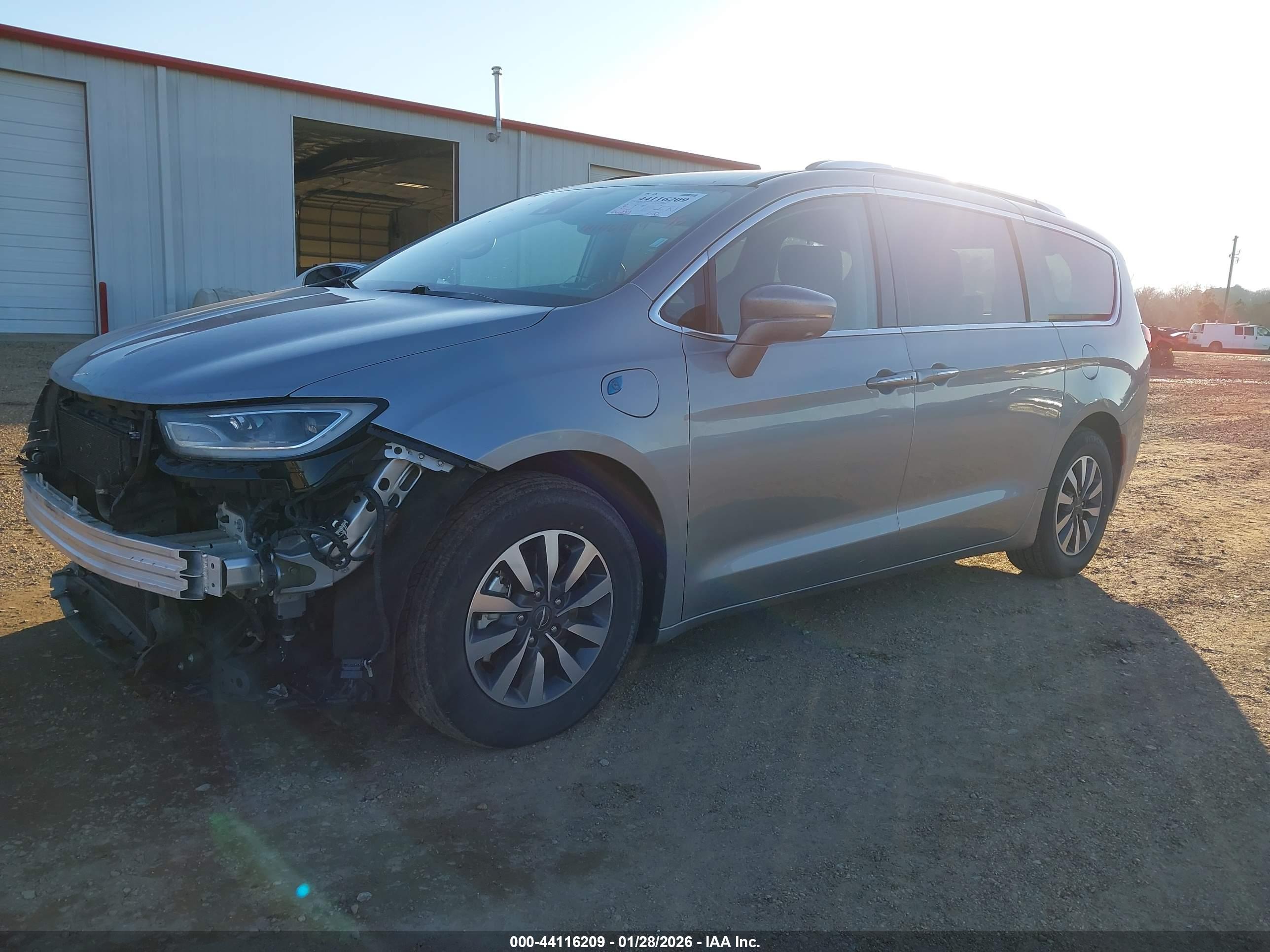 CHRYSLER PACIFICA image 2
