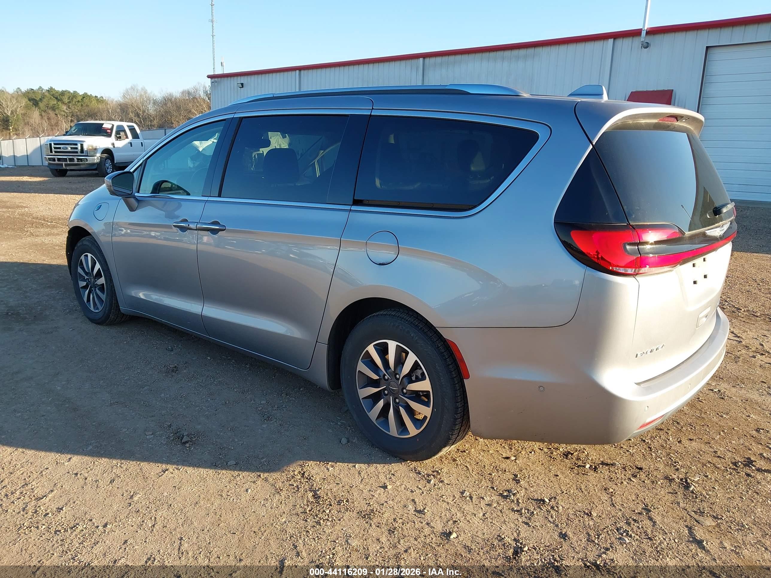 CHRYSLER PACIFICA image 3
