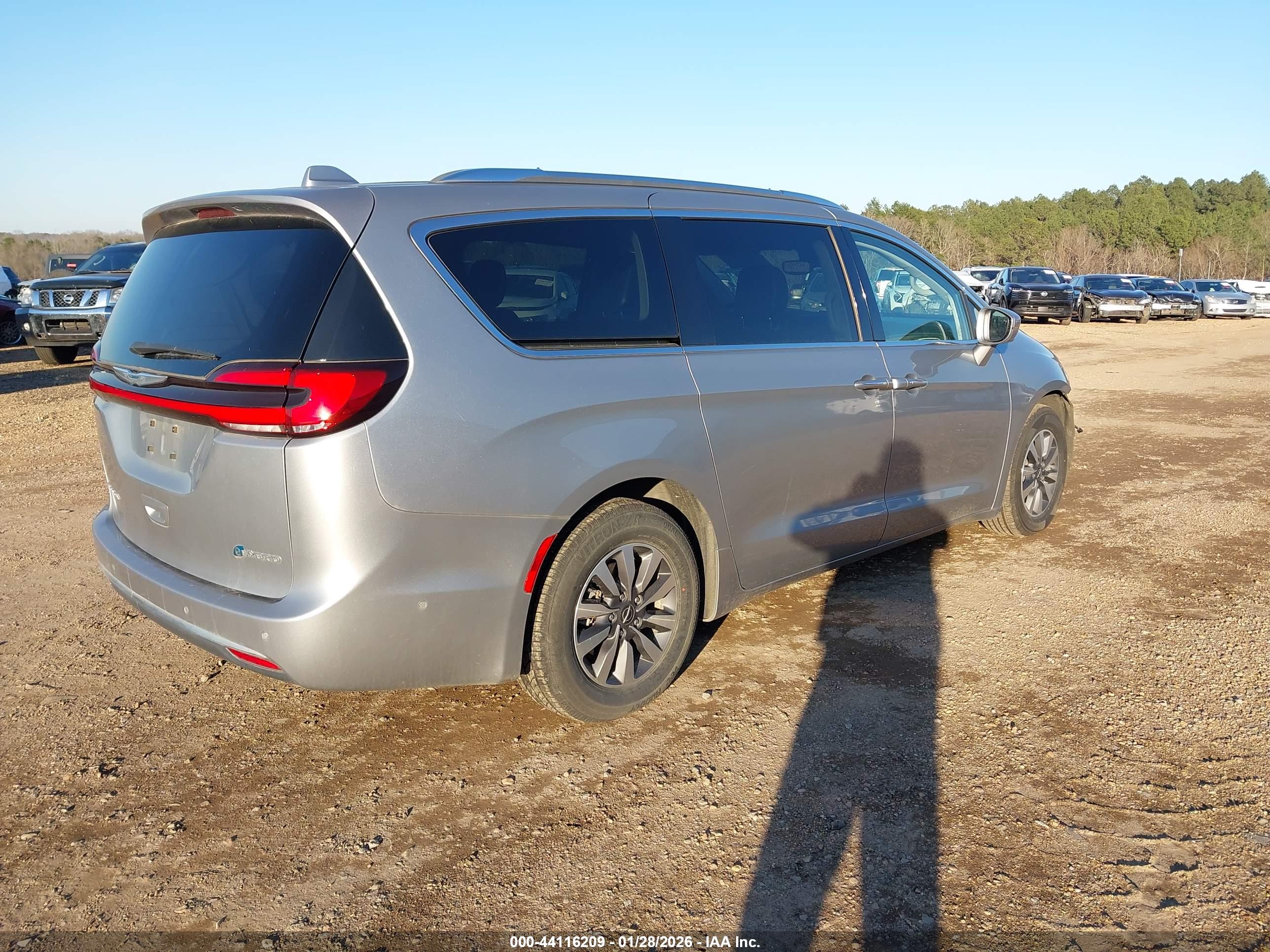 CHRYSLER PACIFICA image 4