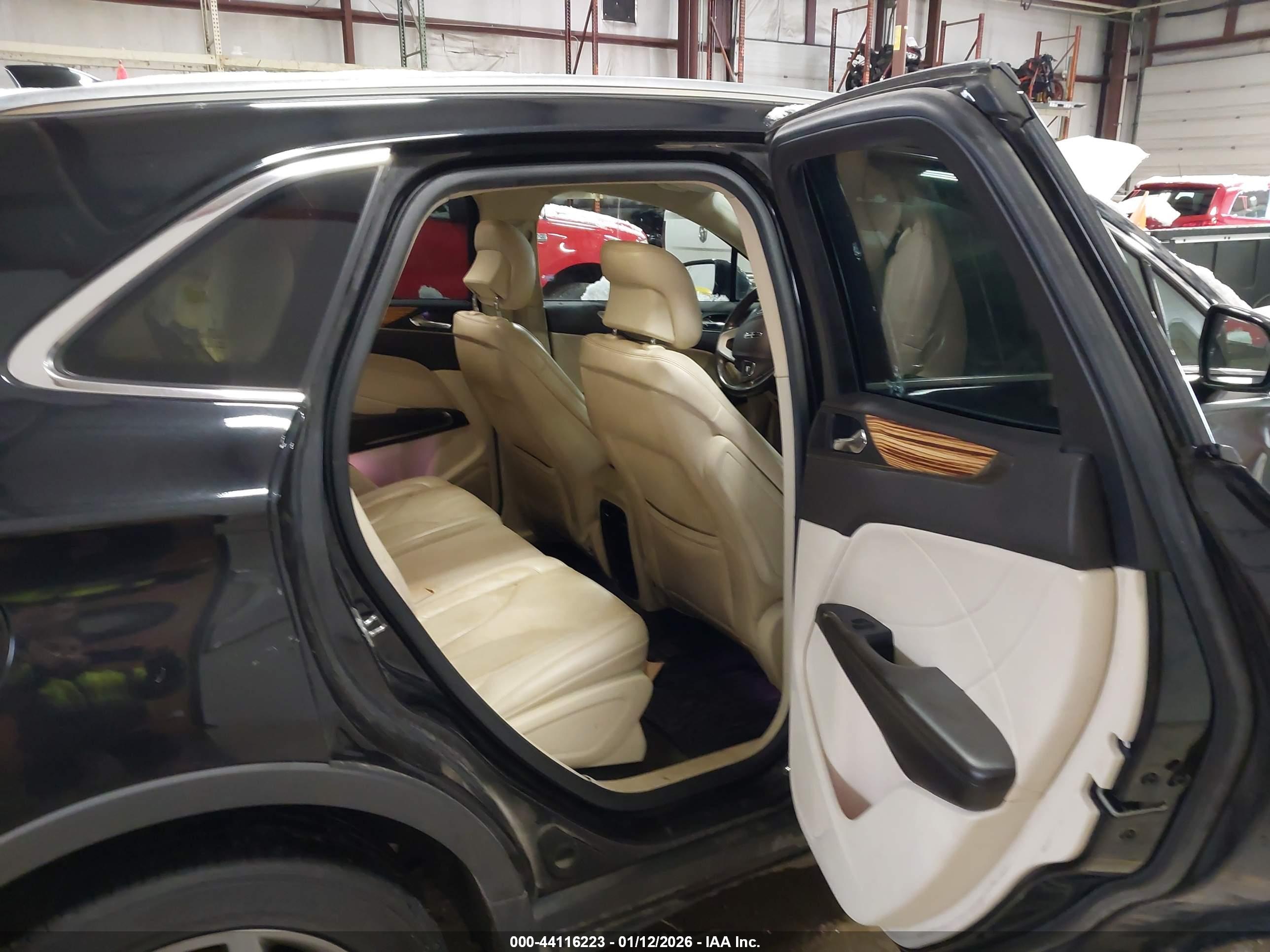 LINCOLN MKC image 8