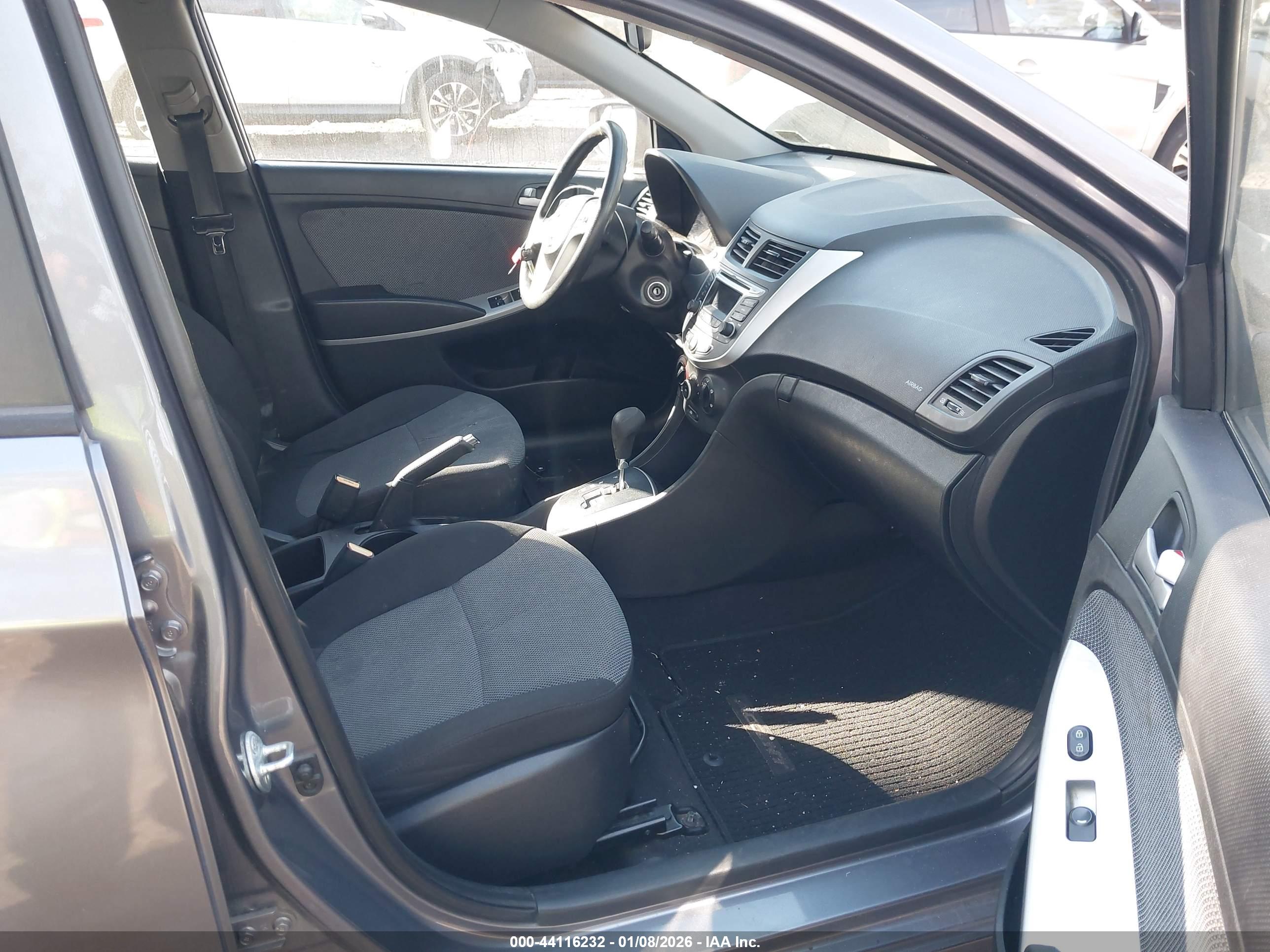 HYUNDAI ACCENT image 5