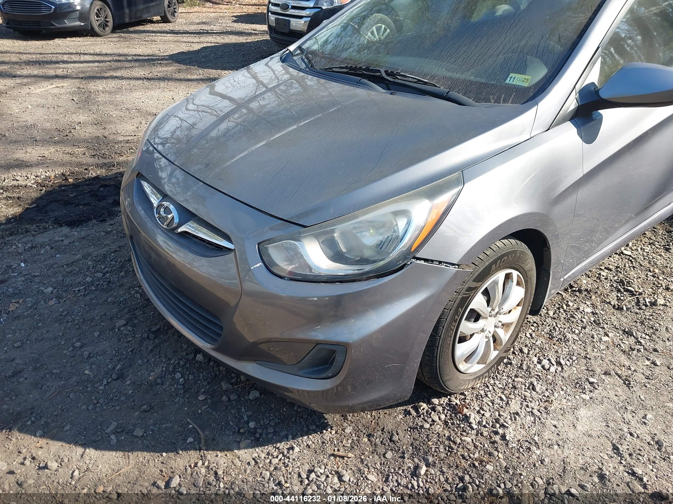 HYUNDAI ACCENT image 6