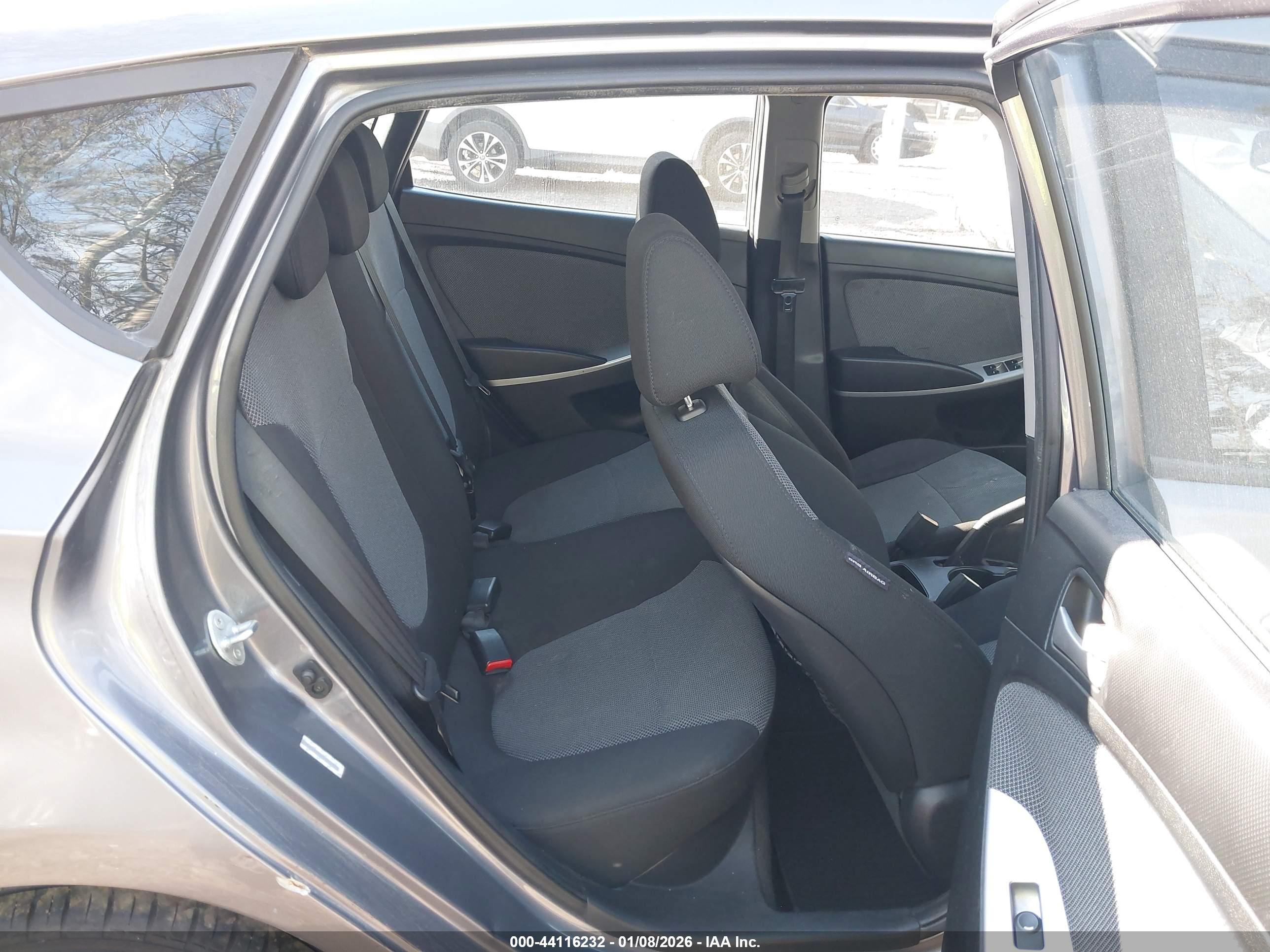 HYUNDAI ACCENT image 8