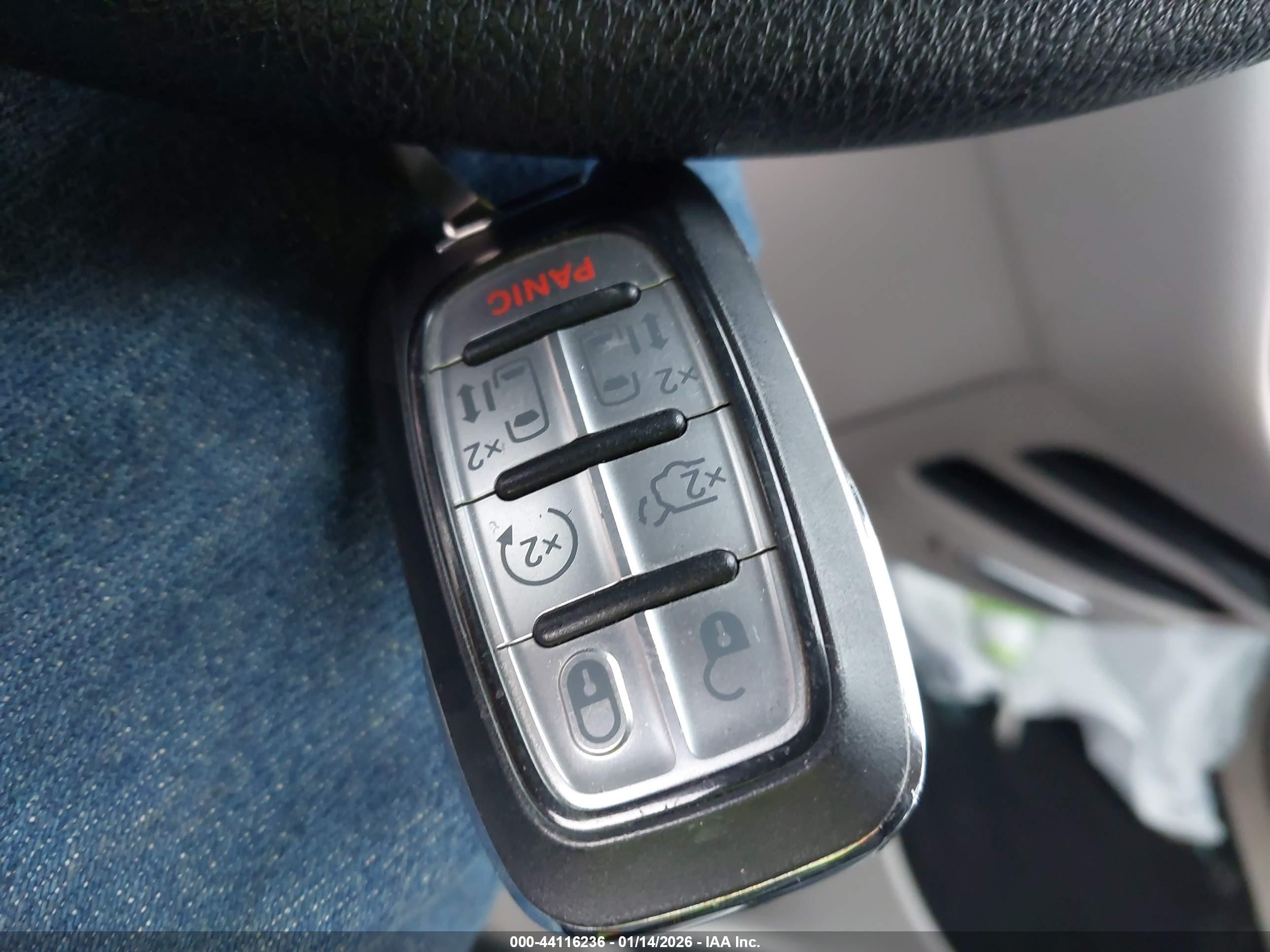 CHRYSLER VOYAGER image 11