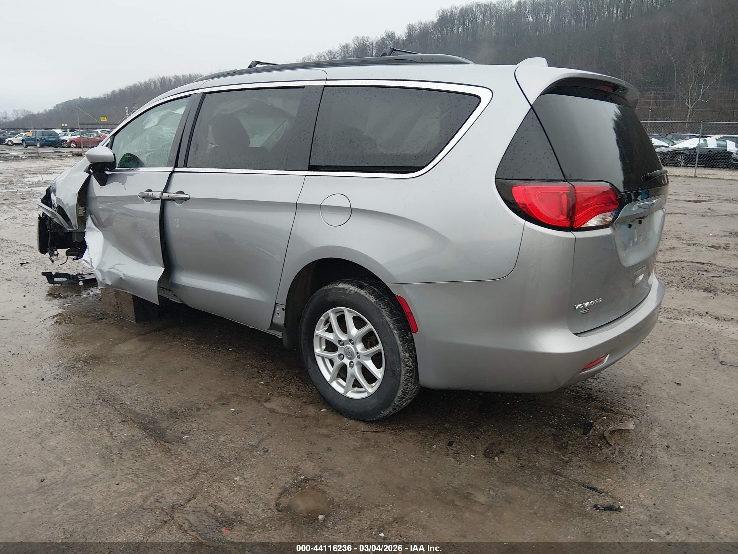 CHRYSLER VOYAGER image 3