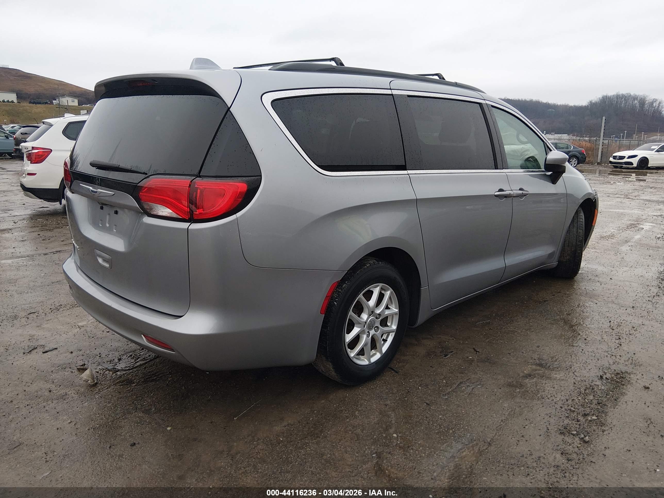 CHRYSLER VOYAGER image 4