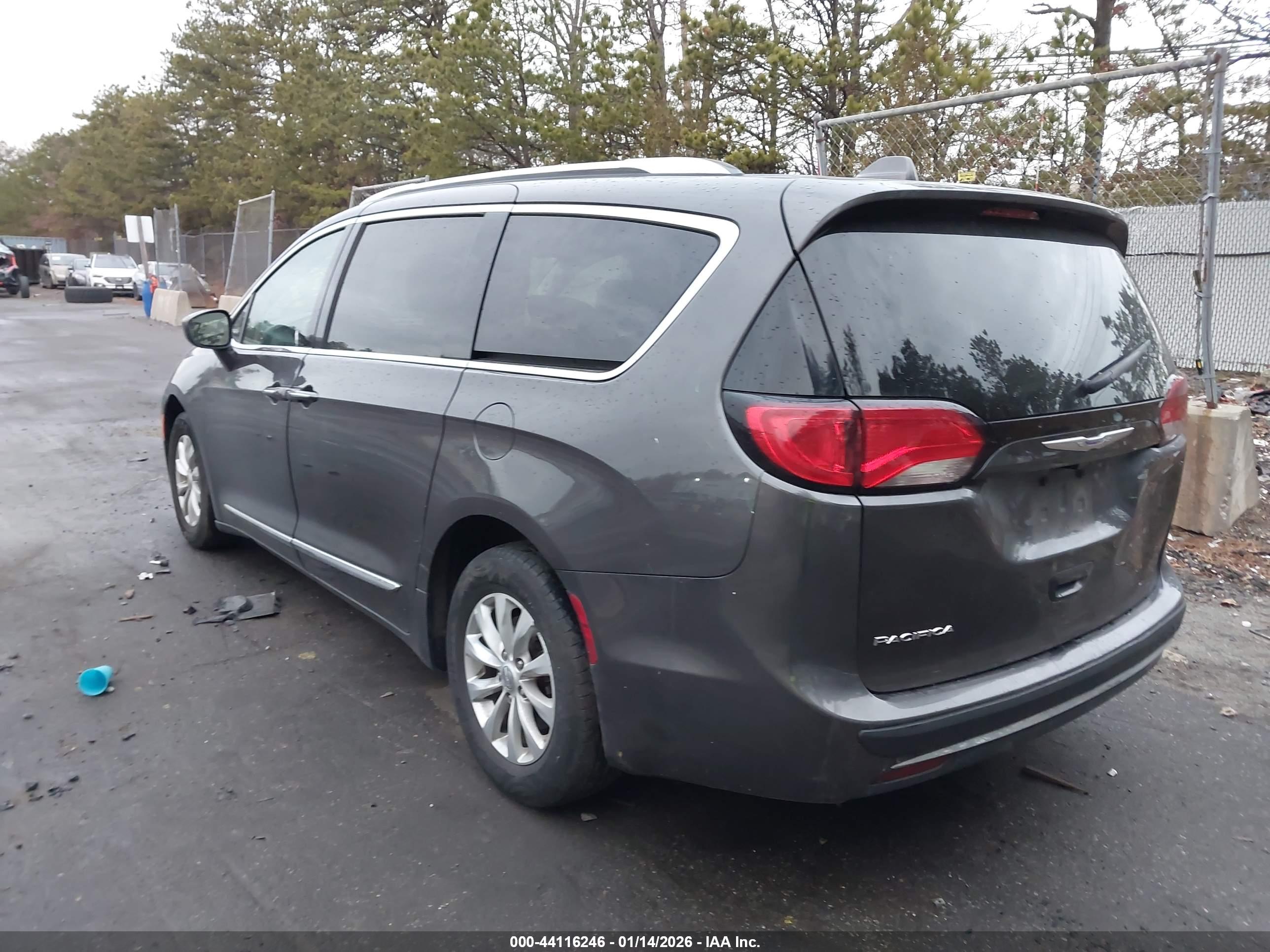 CHRYSLER PACIFICA image 3