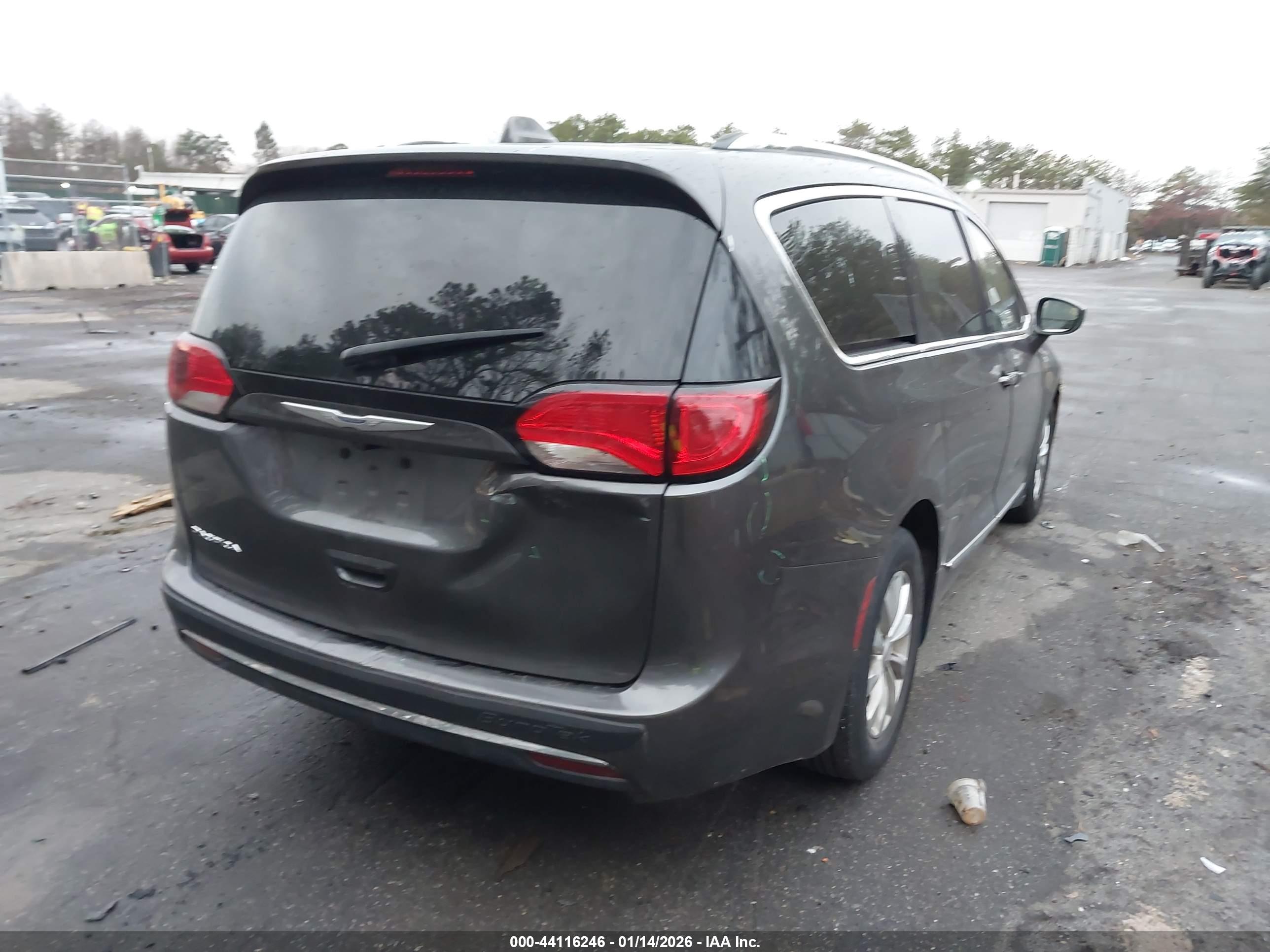 CHRYSLER PACIFICA image 4