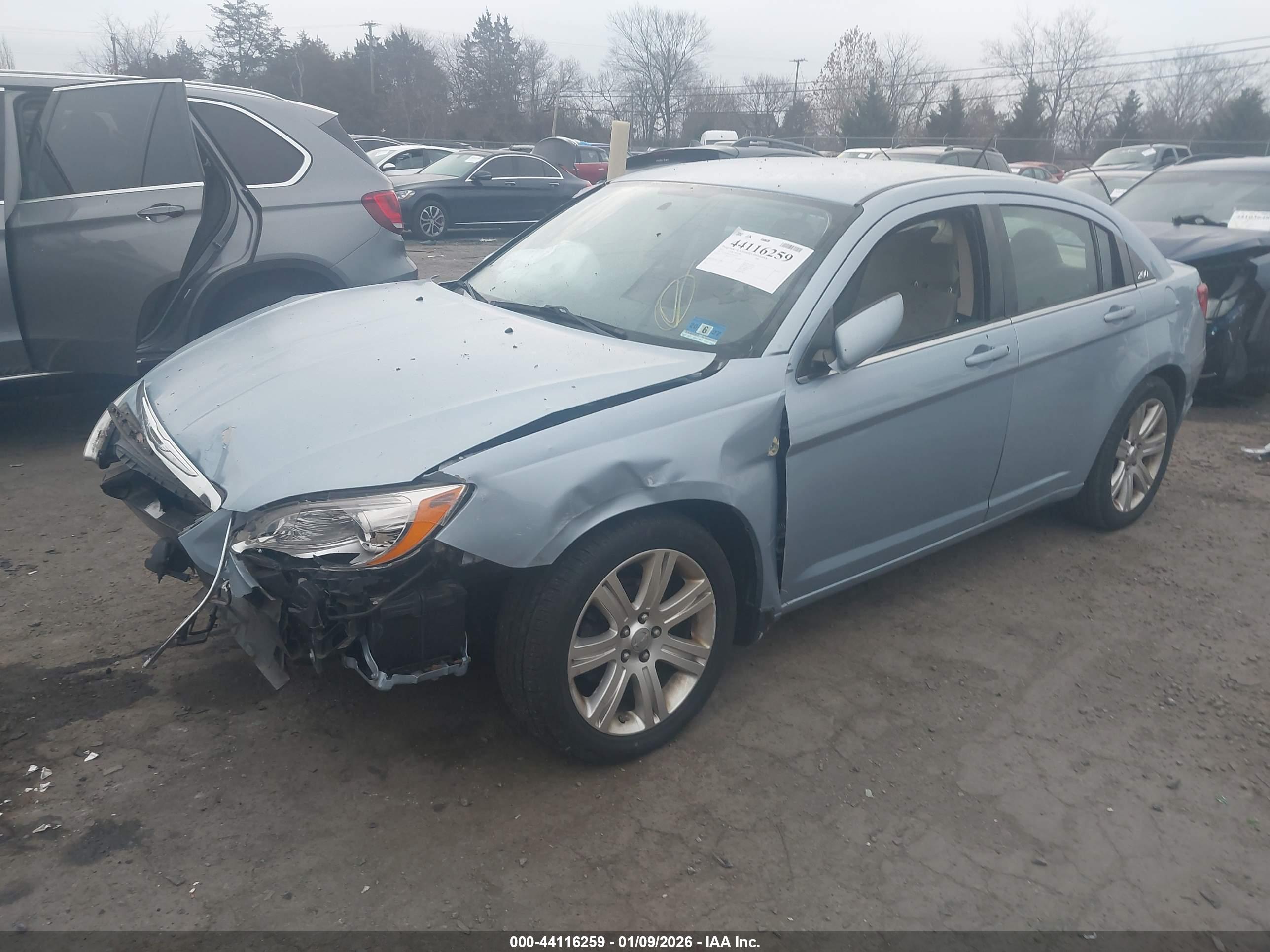 CHRYSLER 200 image 2