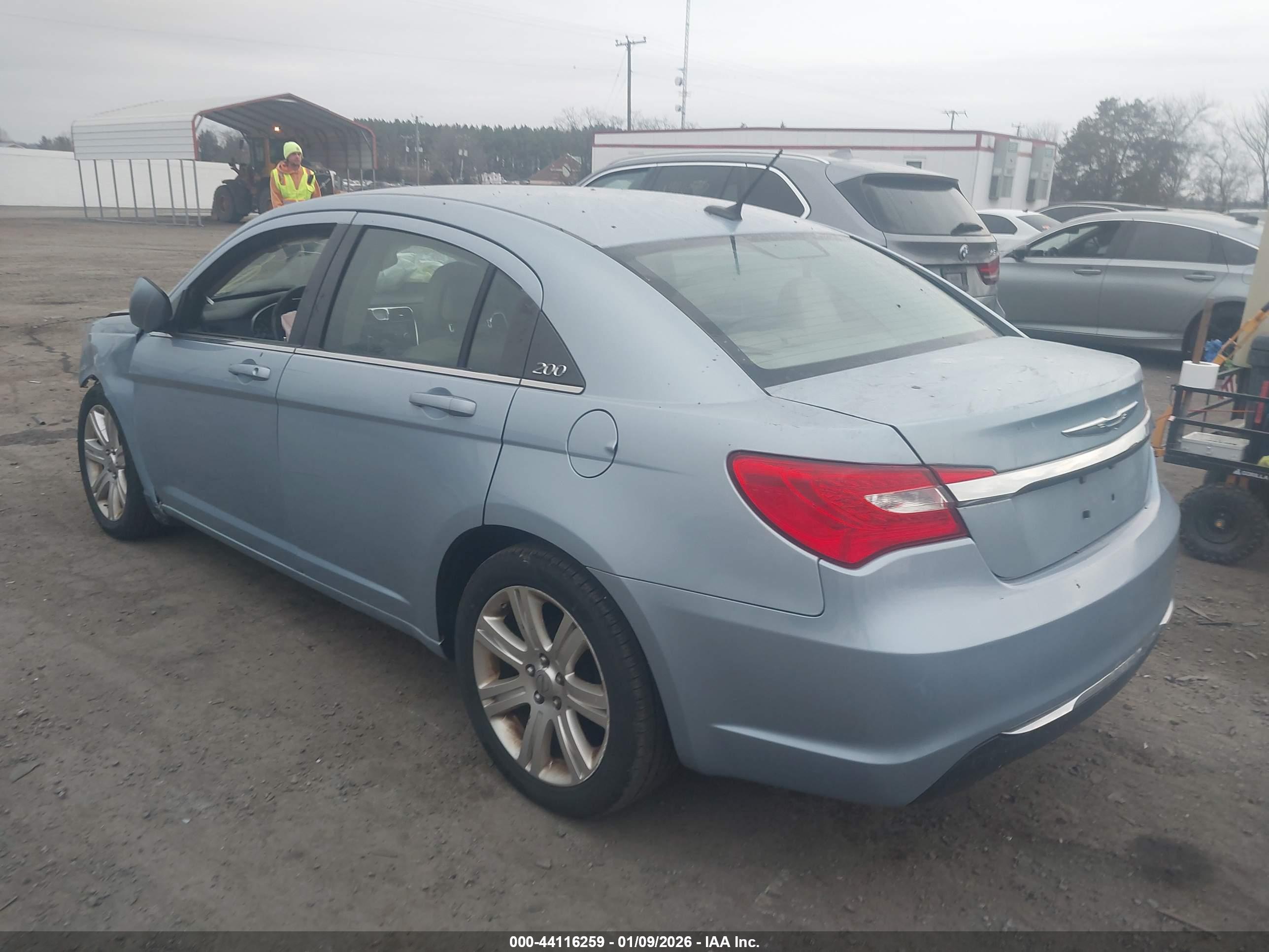 CHRYSLER 200 image 3