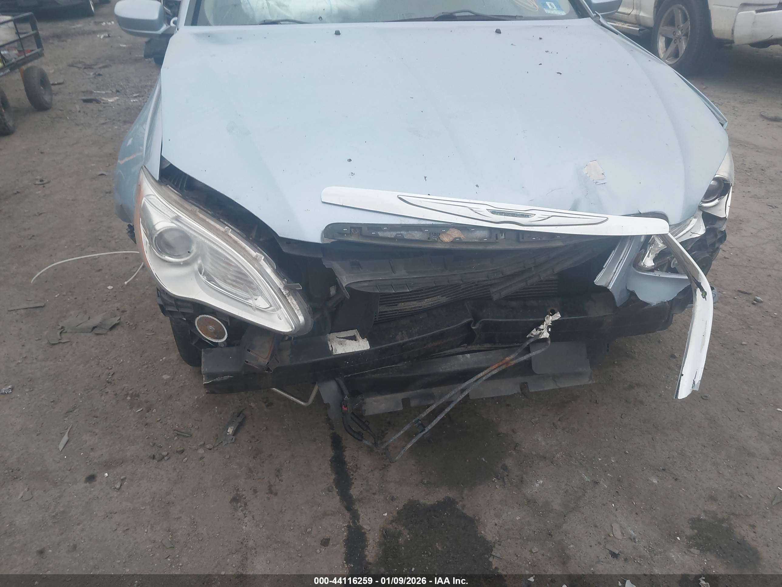 CHRYSLER 200 image 6