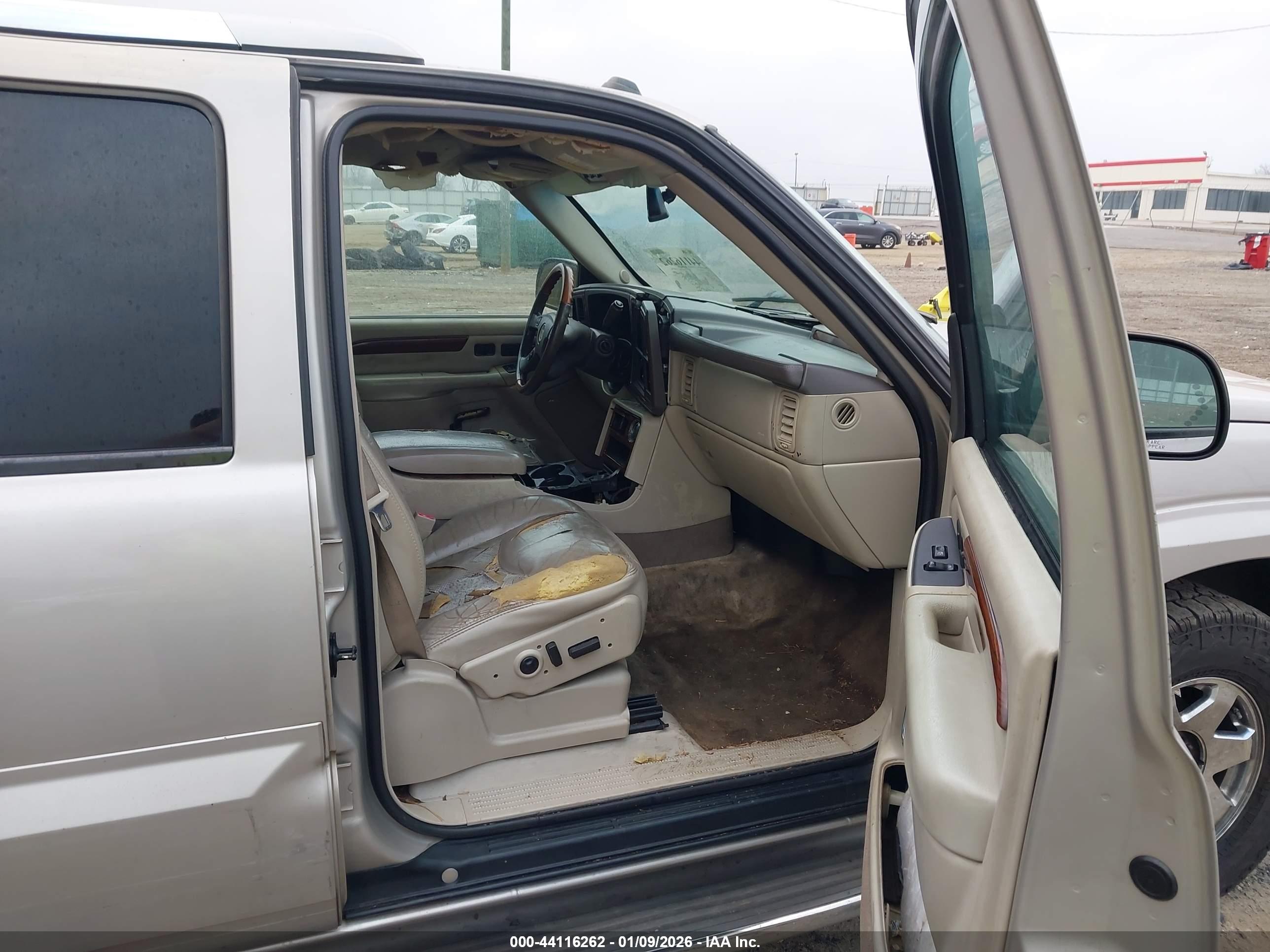 CADILLAC ESCALADE image 5