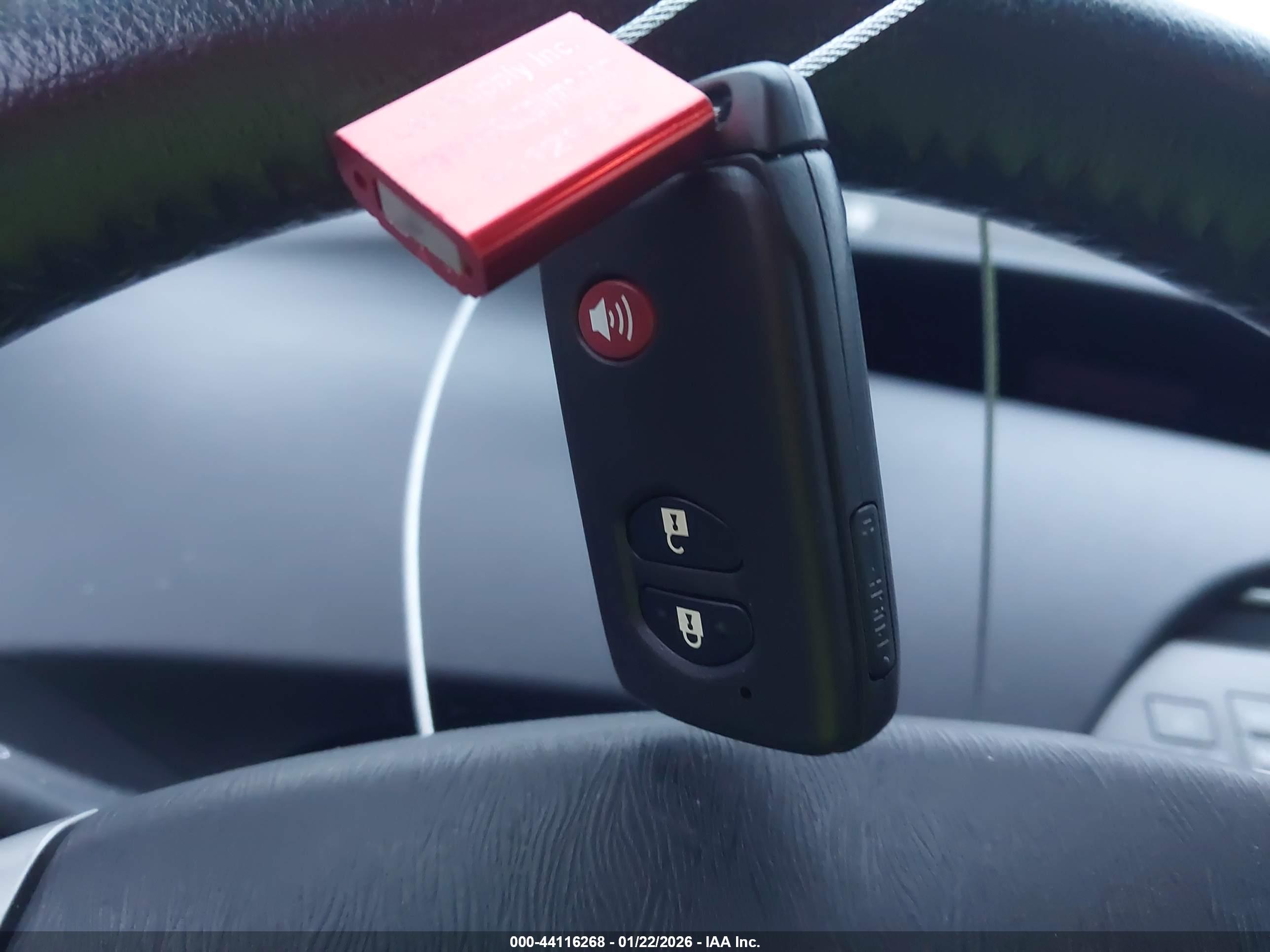 TOYOTA PRIUS image 11